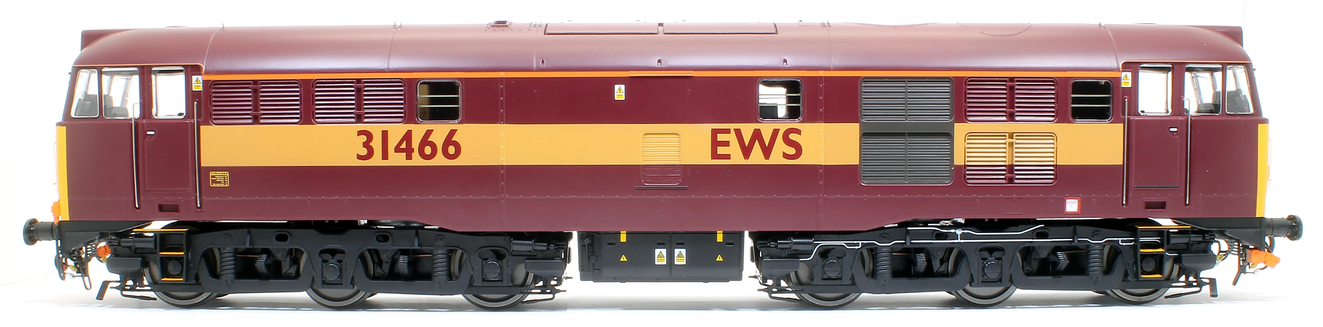 3143 Class 31/4 31466 EWS red/gold Diesel Locomotive with Headlight - Image 5