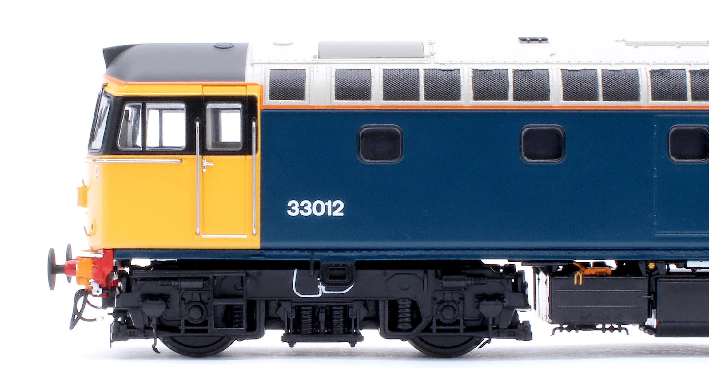 34213 Class 33/0 BR Blue No.33012 (Yellow Cabs/HI Headlights) Diesel Locomotive - DCC Sound - Image 6