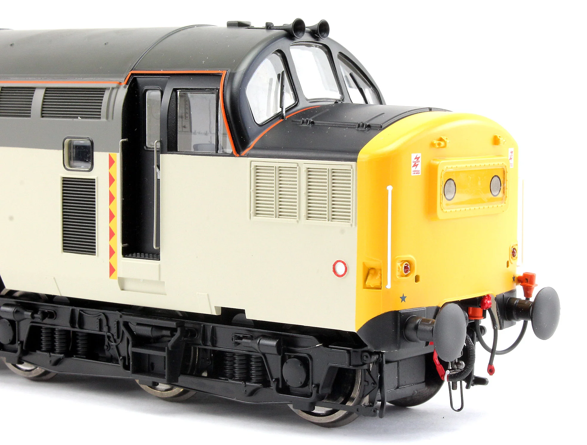 3717 Class 37/0 BR Railfreight Speedlink Sector Unnumbered Diesel Locomotive - Image 4