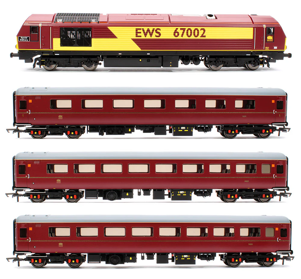 R30251 Class 67 67002 'Special Delivery' Business EWS Train Pack