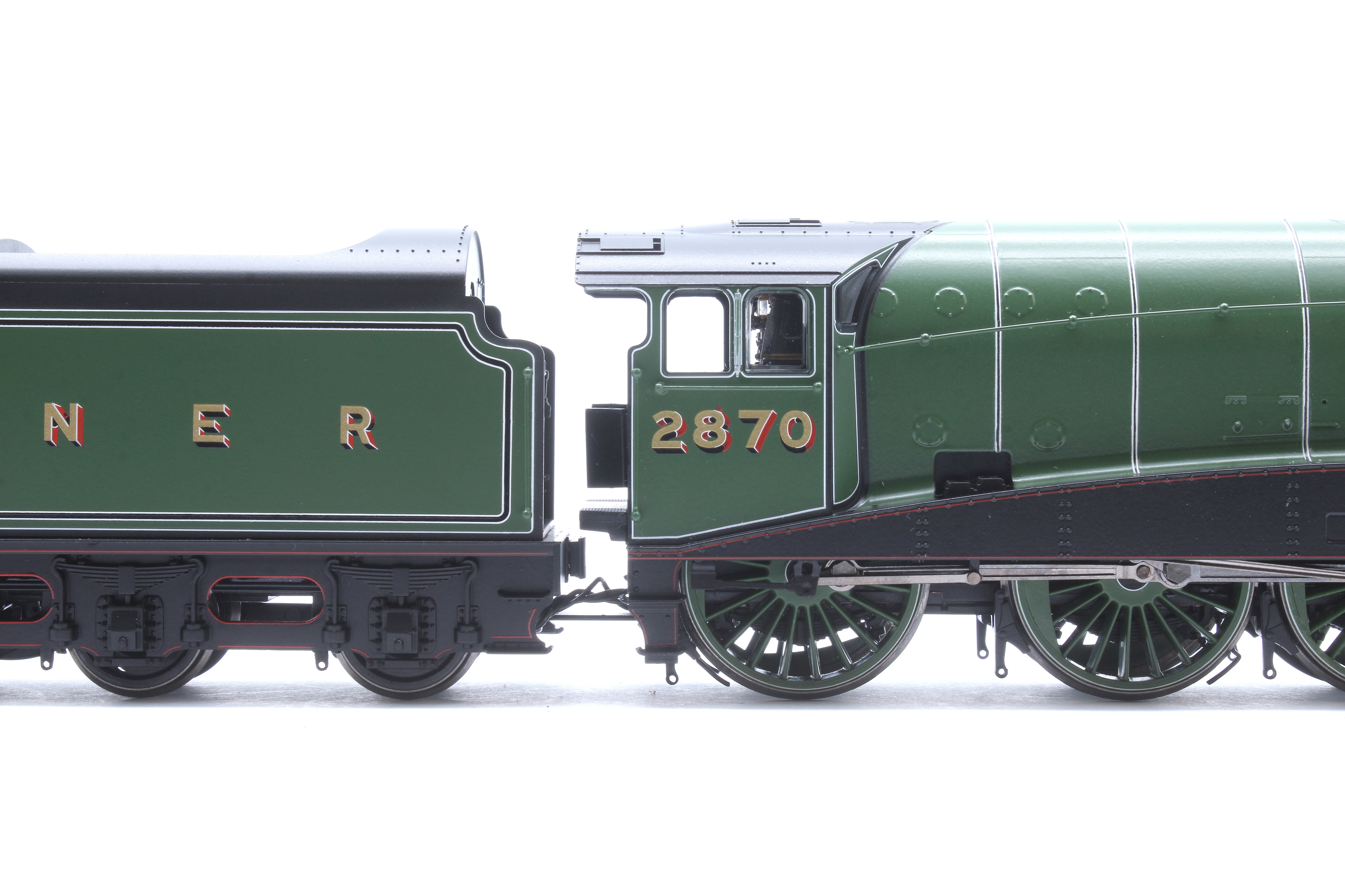 R30406 LNER Streamlined B17 City of London No.2870 Steam Locomotive - Image 10
