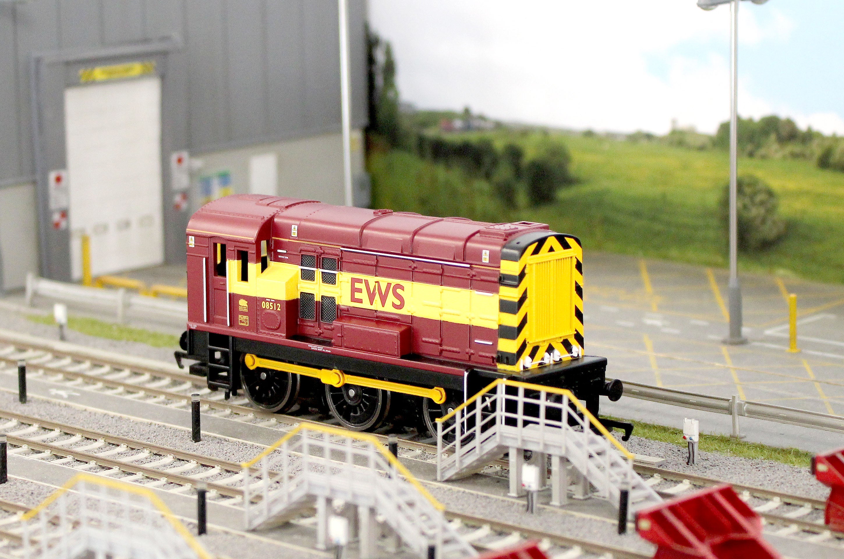 R30430TXS RailRoad EWS Class 08 No.08512 Diesel Locomotive - DCC Sound - Image 13