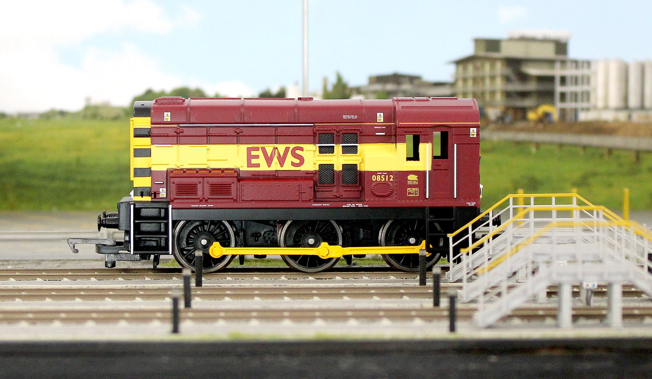 R30430TXS RailRoad EWS Class 08 No.08512 Diesel Locomotive - DCC Sound - Image 14