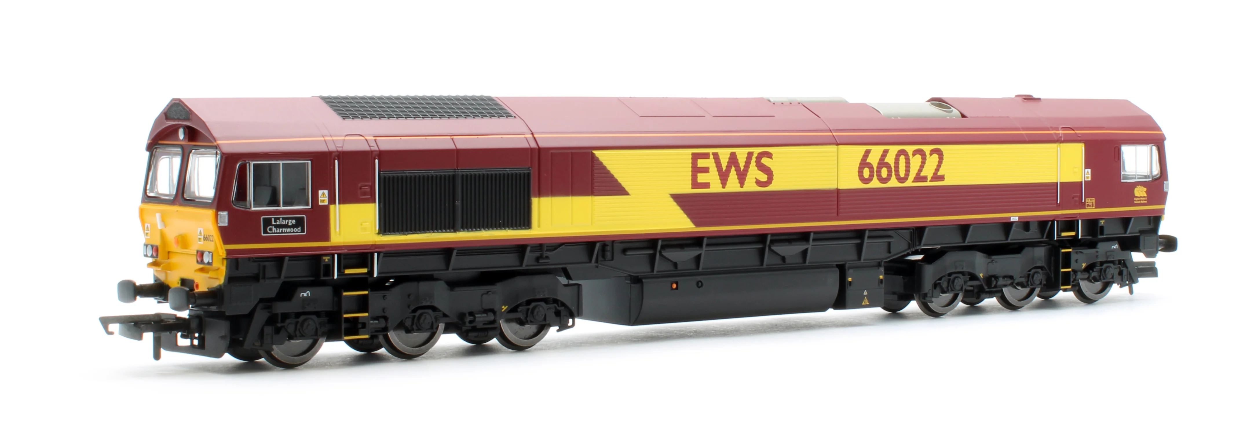 R30532 RailRoad Class 66 EWS 66022 'Lafarge Charnwood' Diesel Locomotive - Image 3