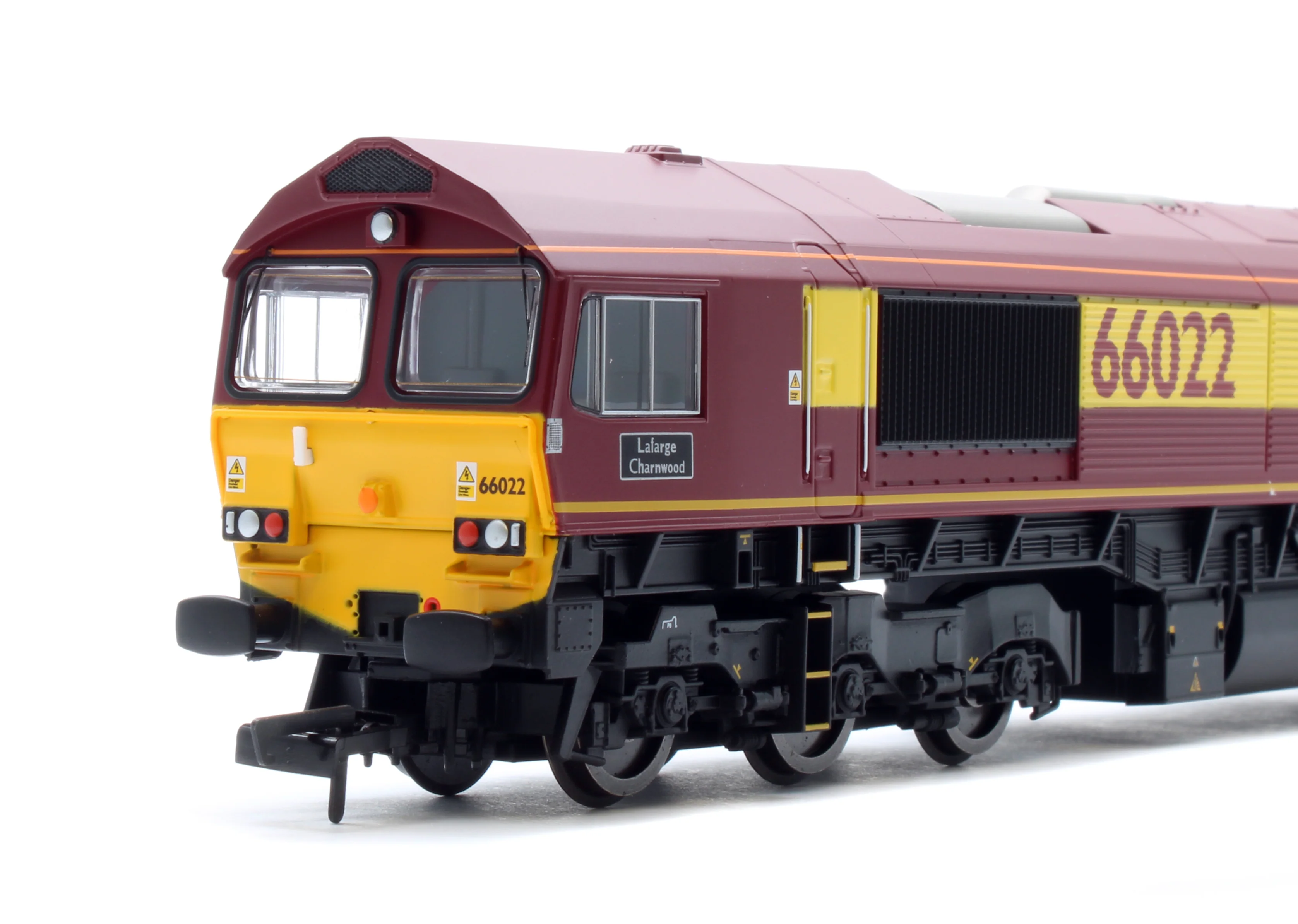 R30532 RailRoad Class 66 EWS 66022 'Lafarge Charnwood' Diesel Locomotive - Image 7