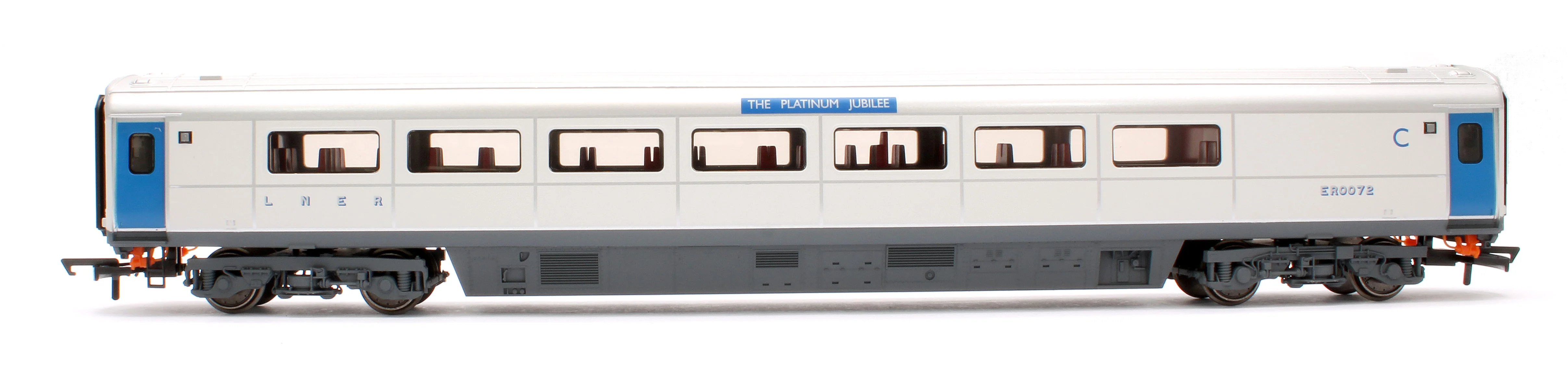 R40355A Mk3 Sliding Door Trailer First Disabled Platinum Jubilee of HM Queen Elizabeth II ER0072 - Image 2