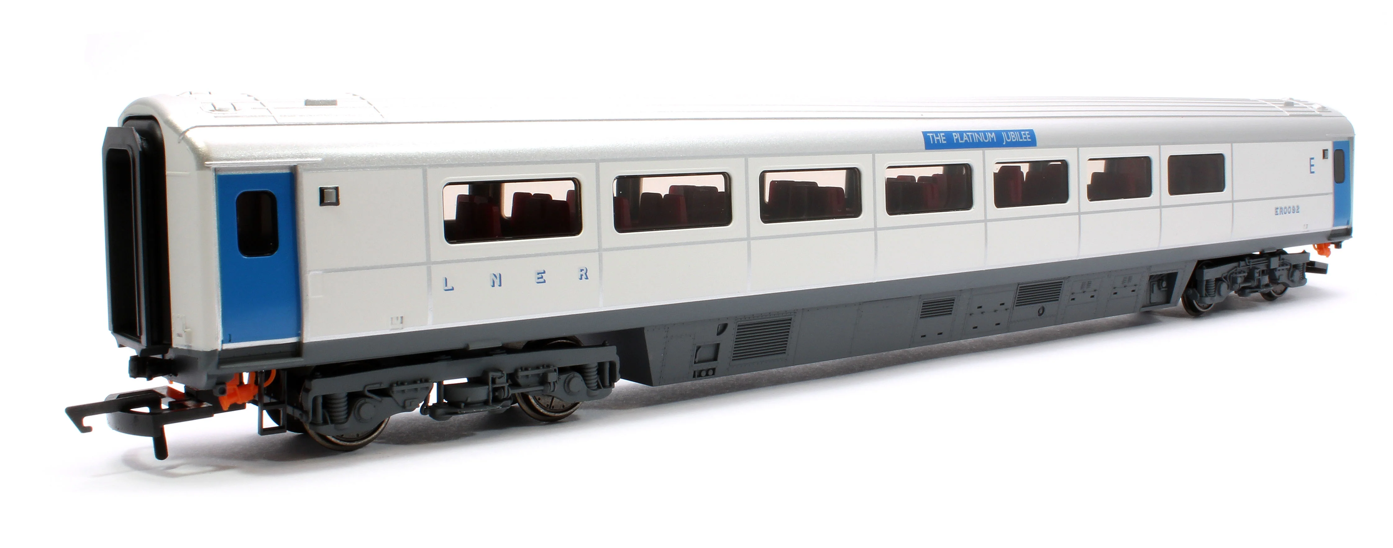 R40355C Mk3 Sliding Door Trailer First Disabled Platinum Jubilee of HM Queen Elizabeth II ER0092
