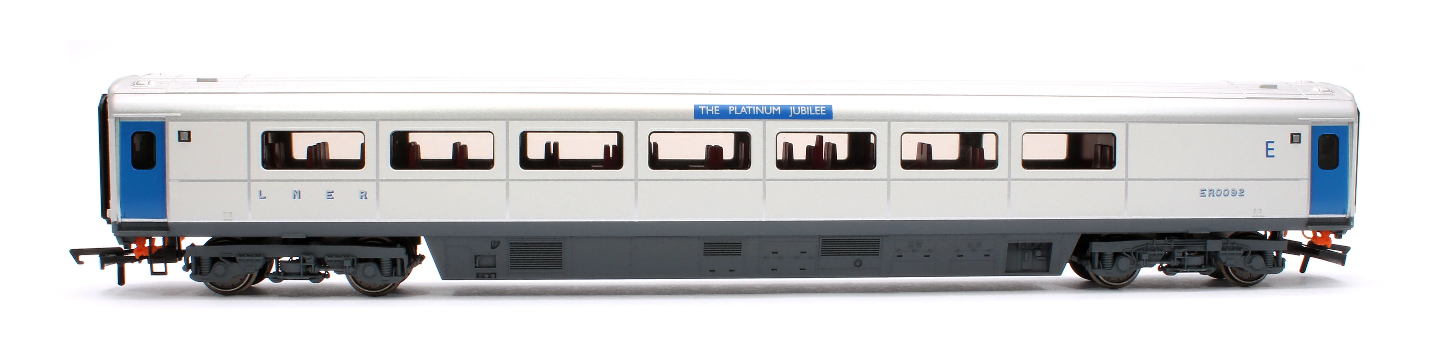 R40355C Mk3 Sliding Door Trailer First Disabled Platinum Jubilee of HM Queen Elizabeth II ER0092 - Image 2