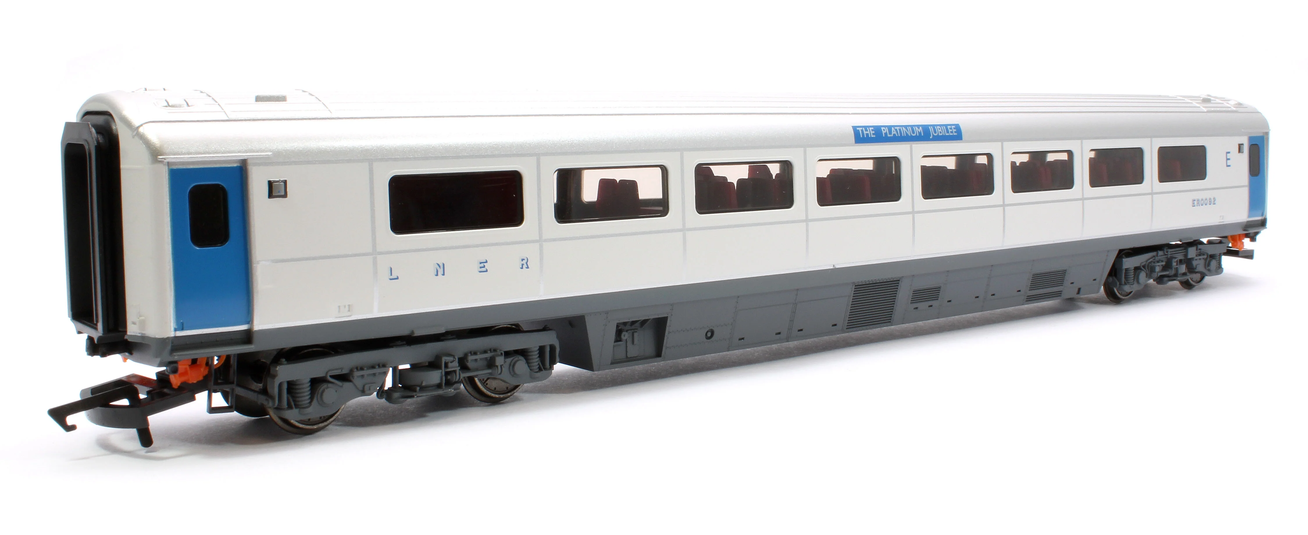 R40355C Mk3 Sliding Door Trailer First Disabled Platinum Jubilee of HM Queen Elizabeth II ER0092 - Image 3