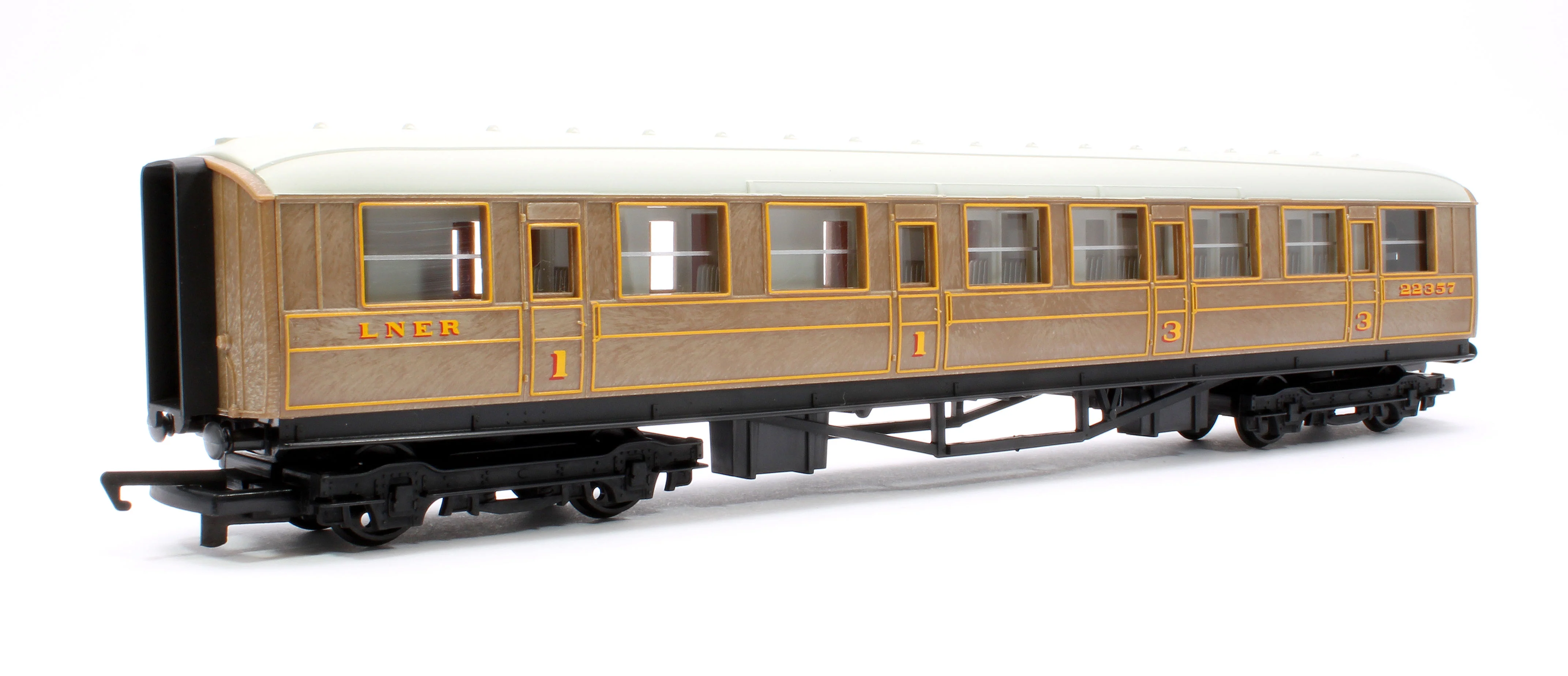 R4332 RailRoad Composite Coach LNER 22357