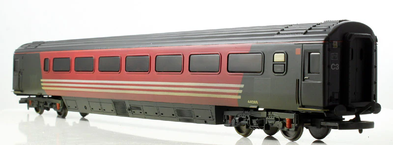 R4546 Ex Virgin Mk3 Trailer Guard's Standard Coach No.44088 - Weathered - Image 2