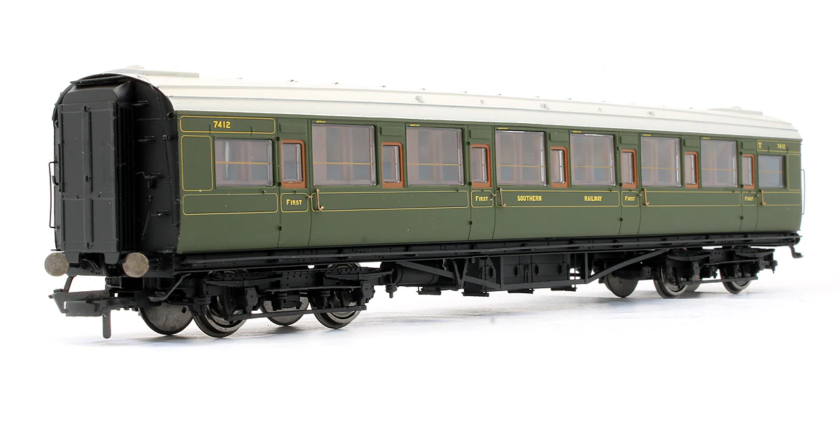 R4770 SR Maunsell Corridor 1st Class Coach '7412'
