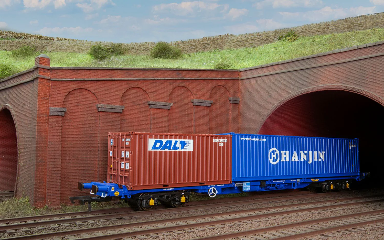 R60128 DAL & Hanjin Container Pack 1 x 20' and 1 x 40' Containers - Image 2