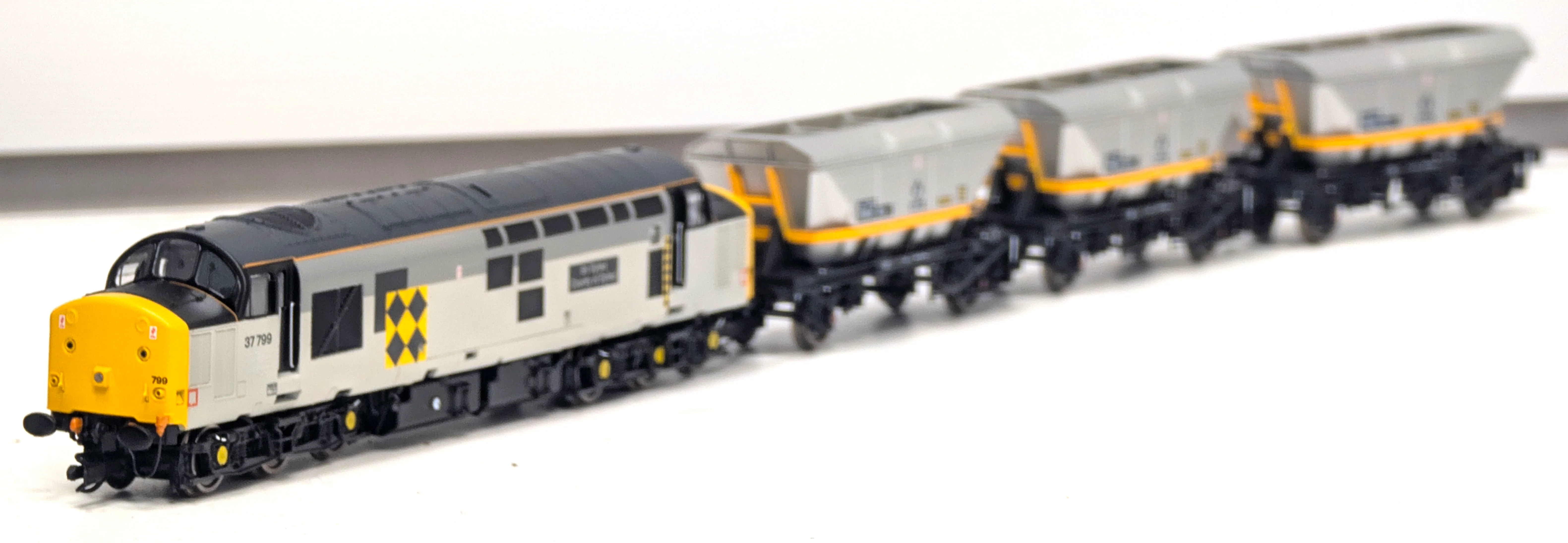 TT1008TXSM Coalfield Freight Train Set - DCC Sound - Image 3