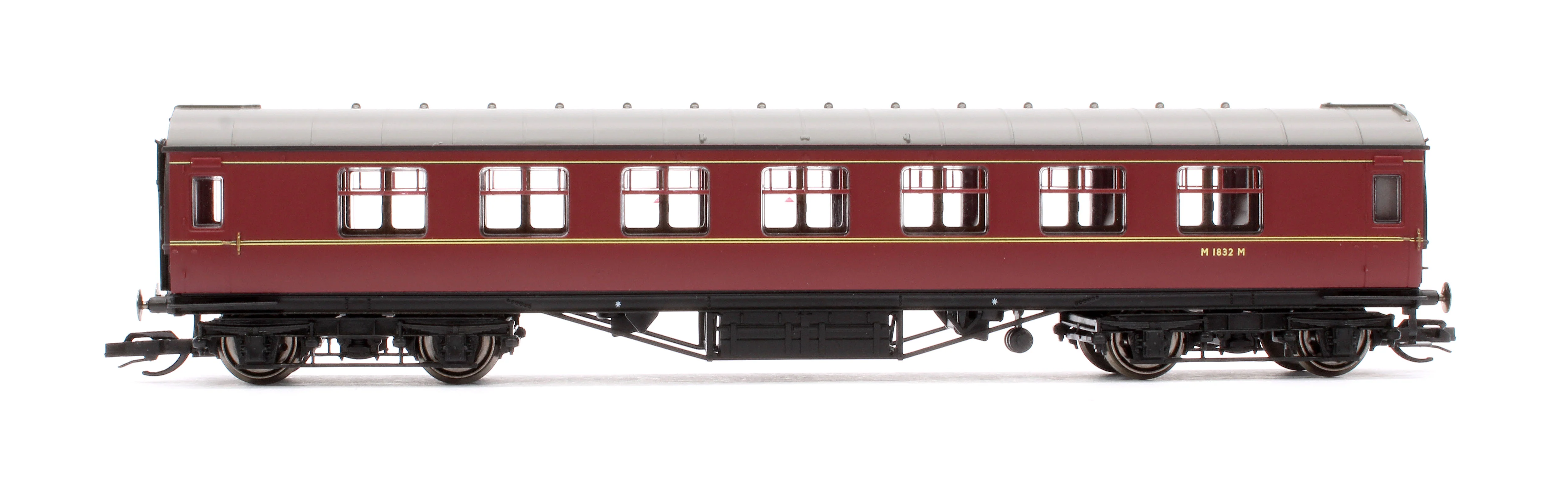 TT4033 LMS Period III 57' Corridor Third Coach BR Maroon M1832M - Image 2