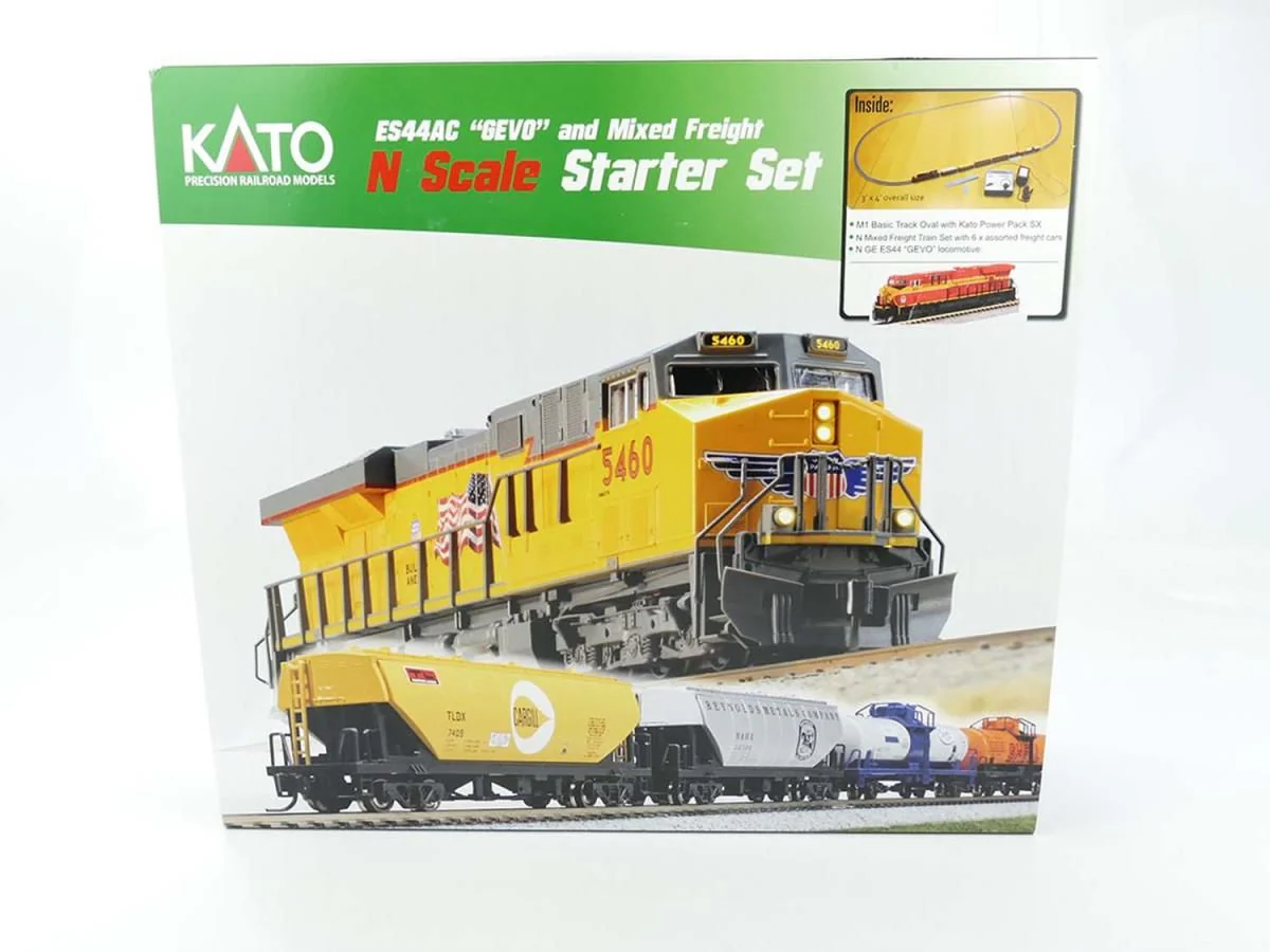 106-0026 Florida East Coast GE ES44C4 Diesel Freight Train Set