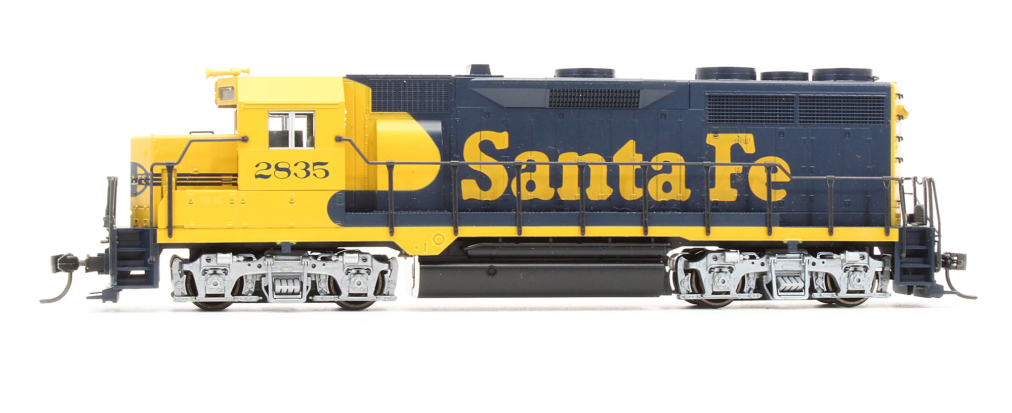 37-041 Pre-Owned EMD GP35 Phase 1b Diesel Locomotive AT & Santa Fe - Road #2835 Warbonnet - Image 4