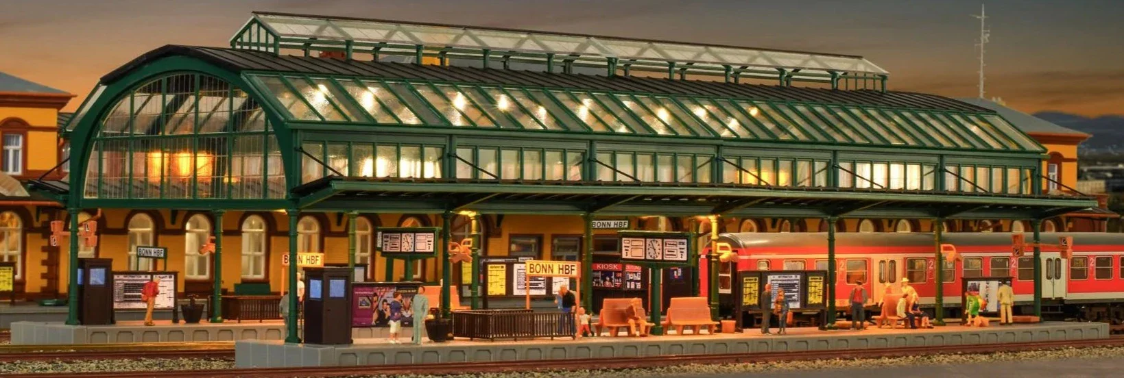 39565 Train Platform Bonn Model Kit - Image 3