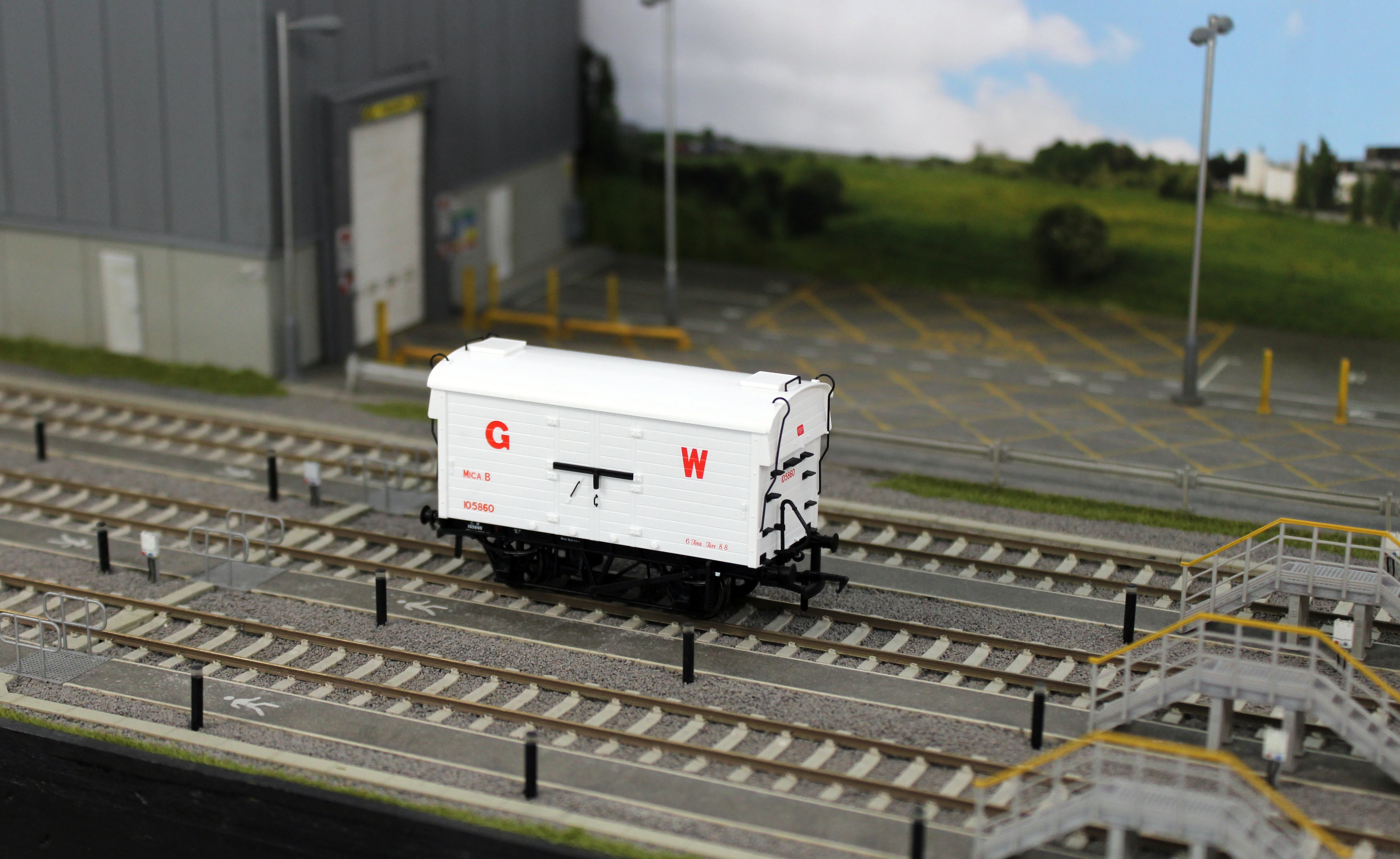 KRM-MICA-OO-1 GWR ‘Mica B’ Refrigerated Meat Van - Didcot Van 1 - 105860 - Image 4