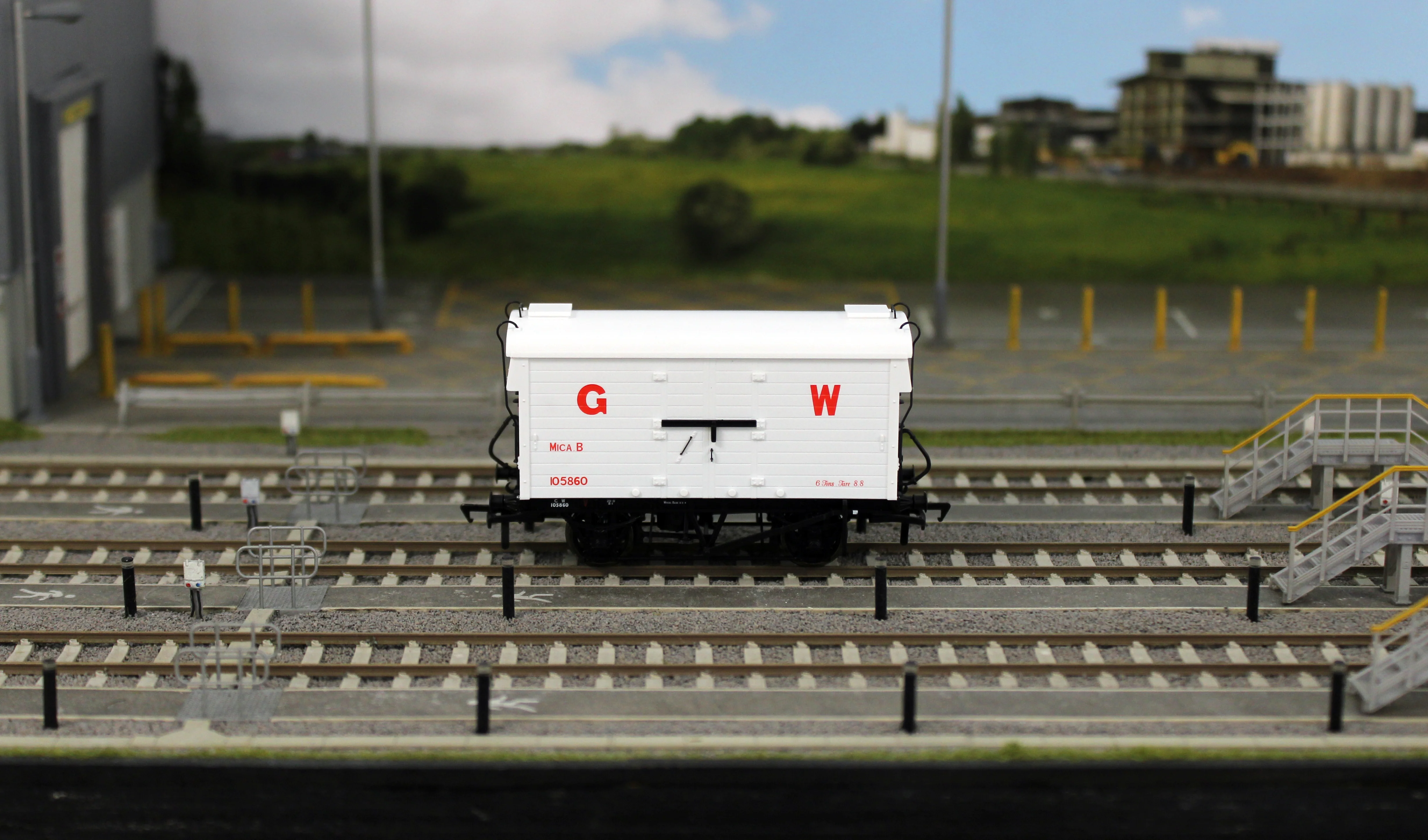 KRM-MICA-OO-1 GWR ‘Mica B’ Refrigerated Meat Van - Didcot Van 1 - 105860 - Image 5