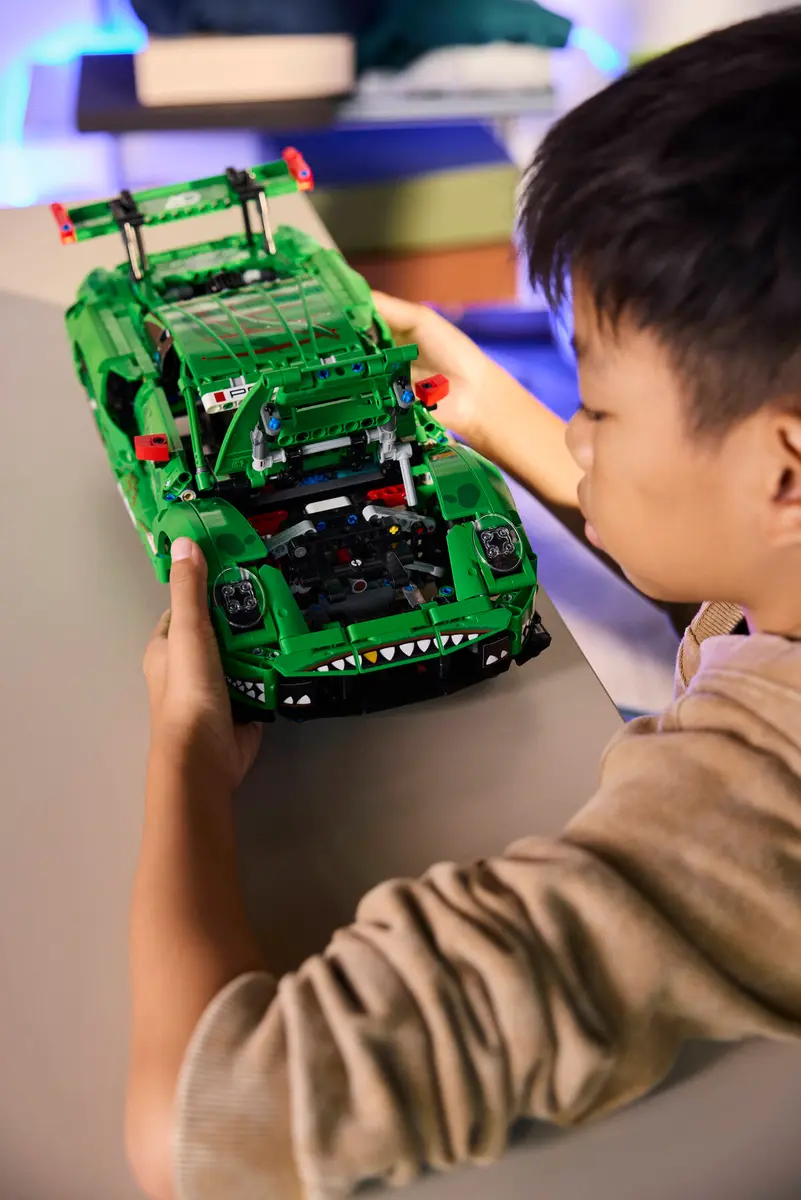 42224 Lego Technic Porsche 911 GT3 R REXY AO Racing Car - 42224 - Image 10
