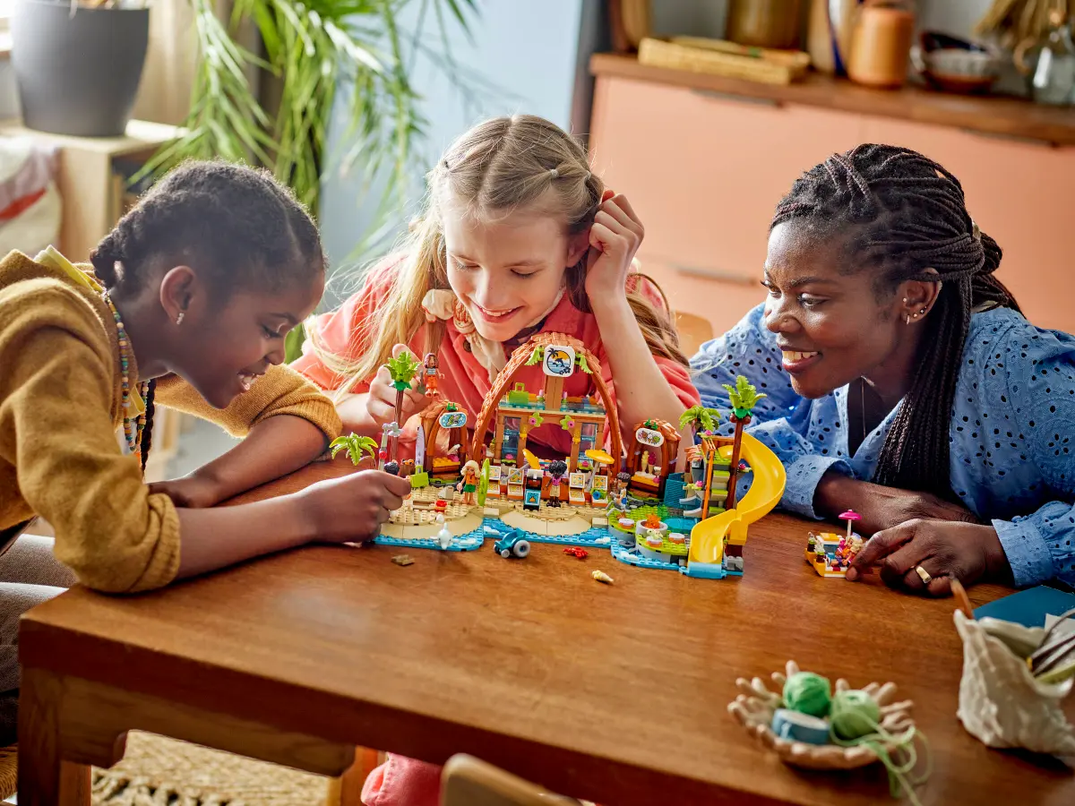 42673 Lego Friends Family Vacation Beach Resort - 42673 - Image 8