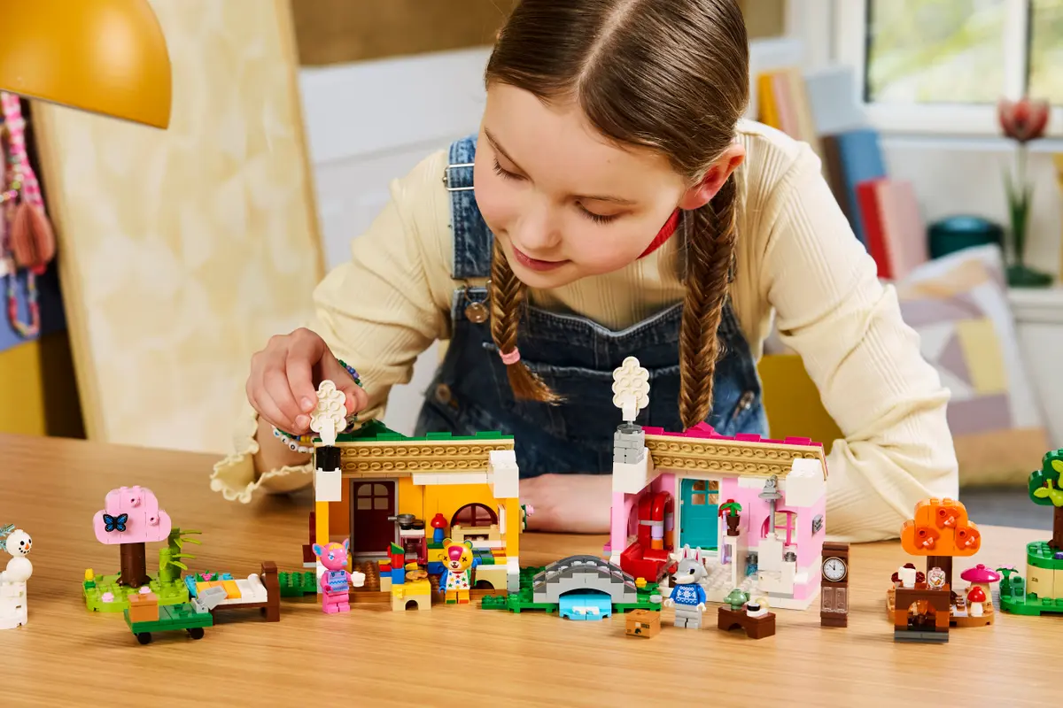77057 Lego Animal Crossingâ„¢ Creative Houses: Seasons of Fun - 77057 - Image 10