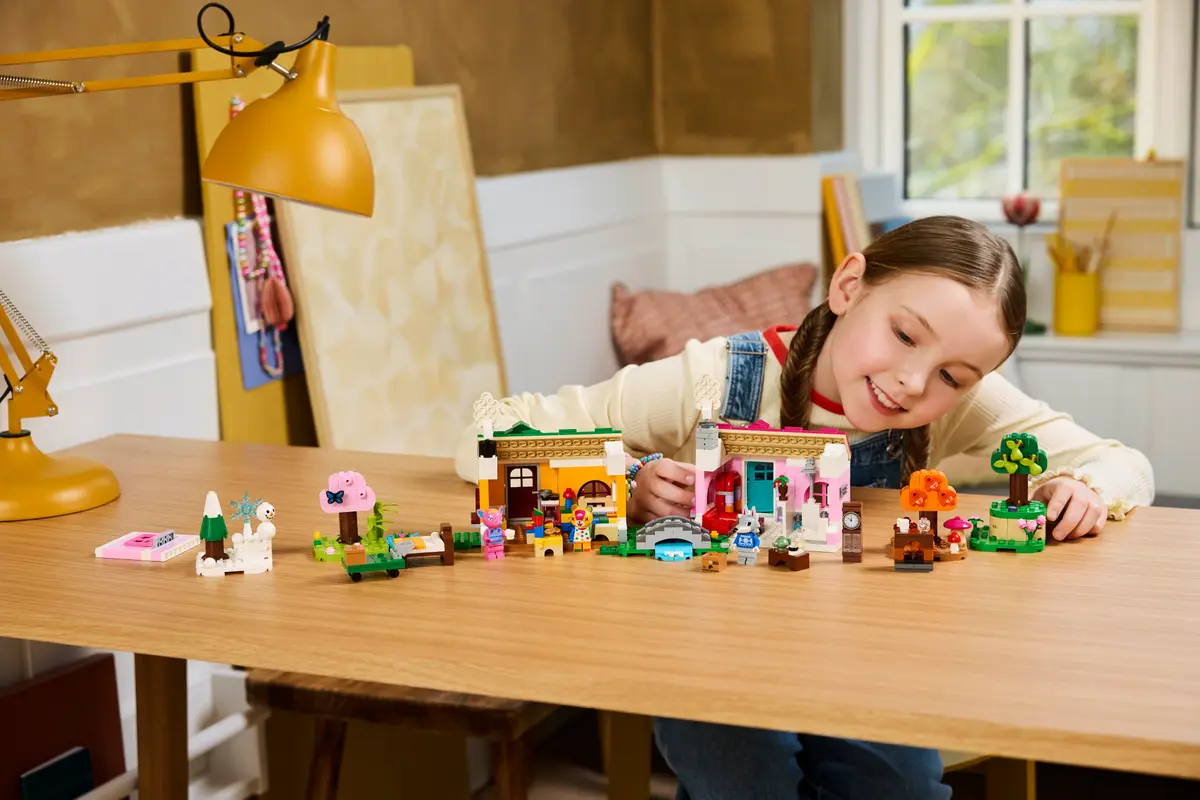 77057 Lego Animal Crossingâ„¢ Creative Houses: Seasons of Fun - 77057 - Image 9