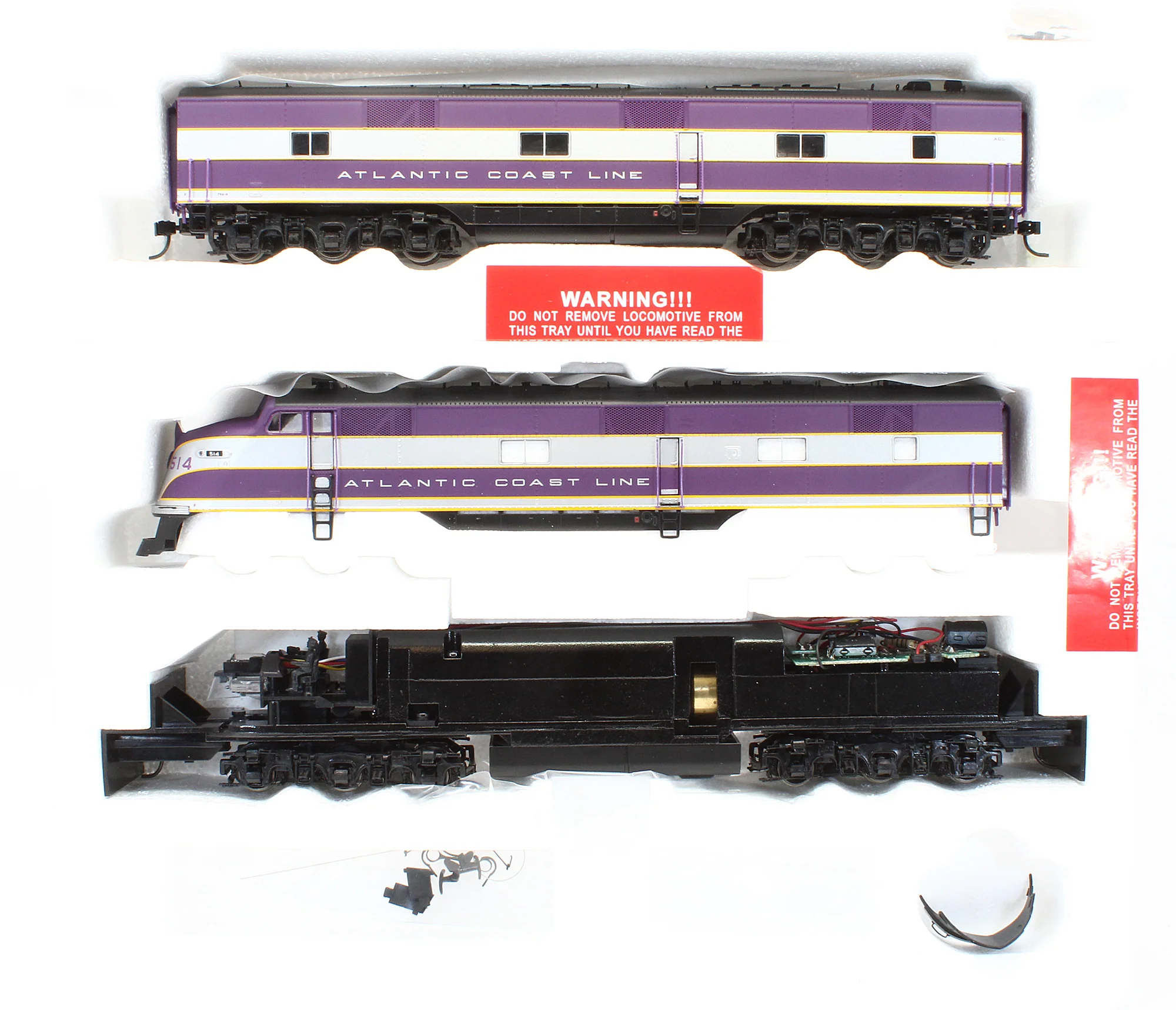 23202-23204 Pre-Owned E6 Diesel Locomotive Atlantic Coast Line A Unit W/Mars Light - Road #514 + E6B Locomotive - Road #754B