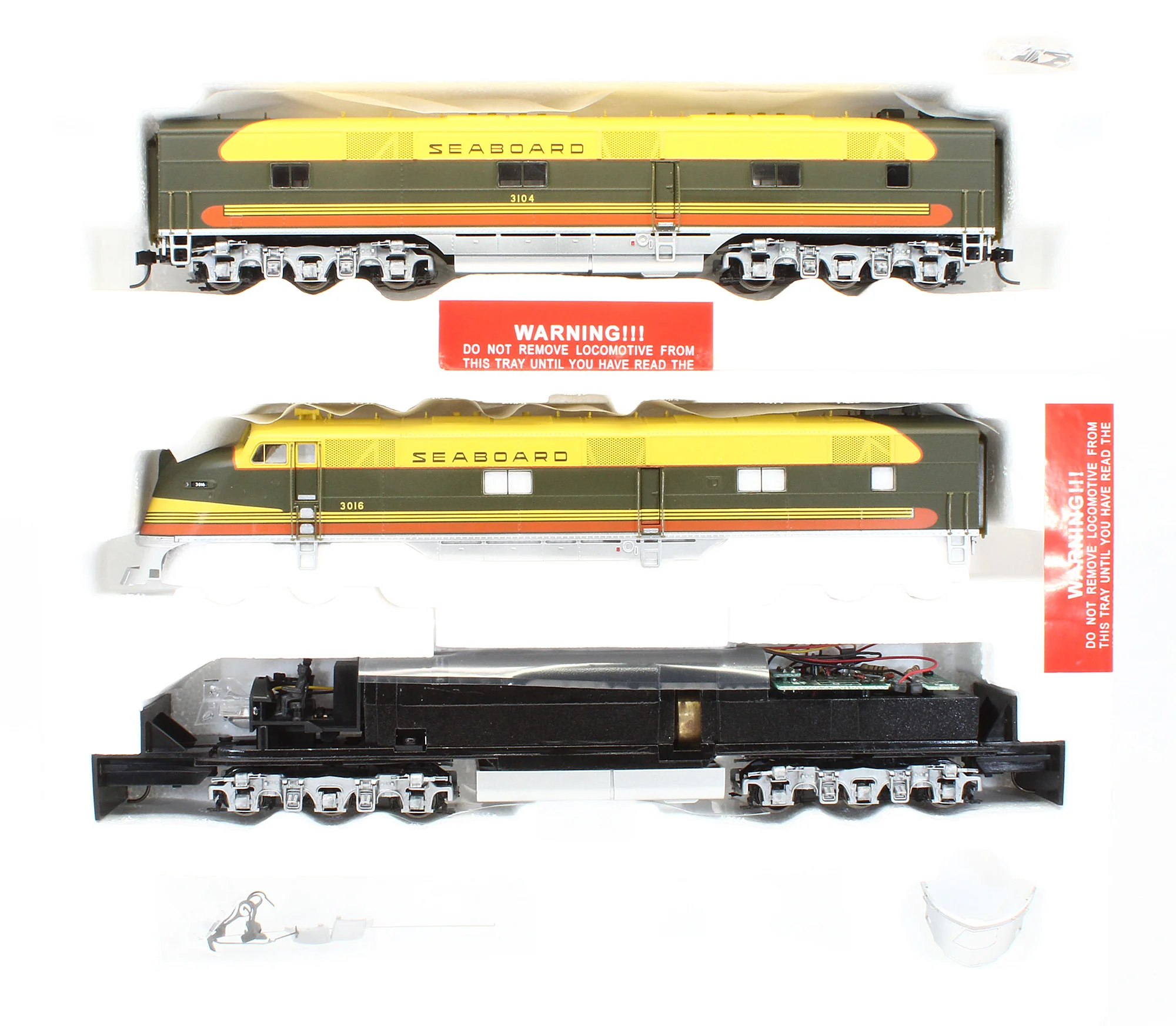23235-23237 Pre-Owned E6 Diesel Locomotive Seaboard - Road #3016 + E6B Locomotive - Road #3104