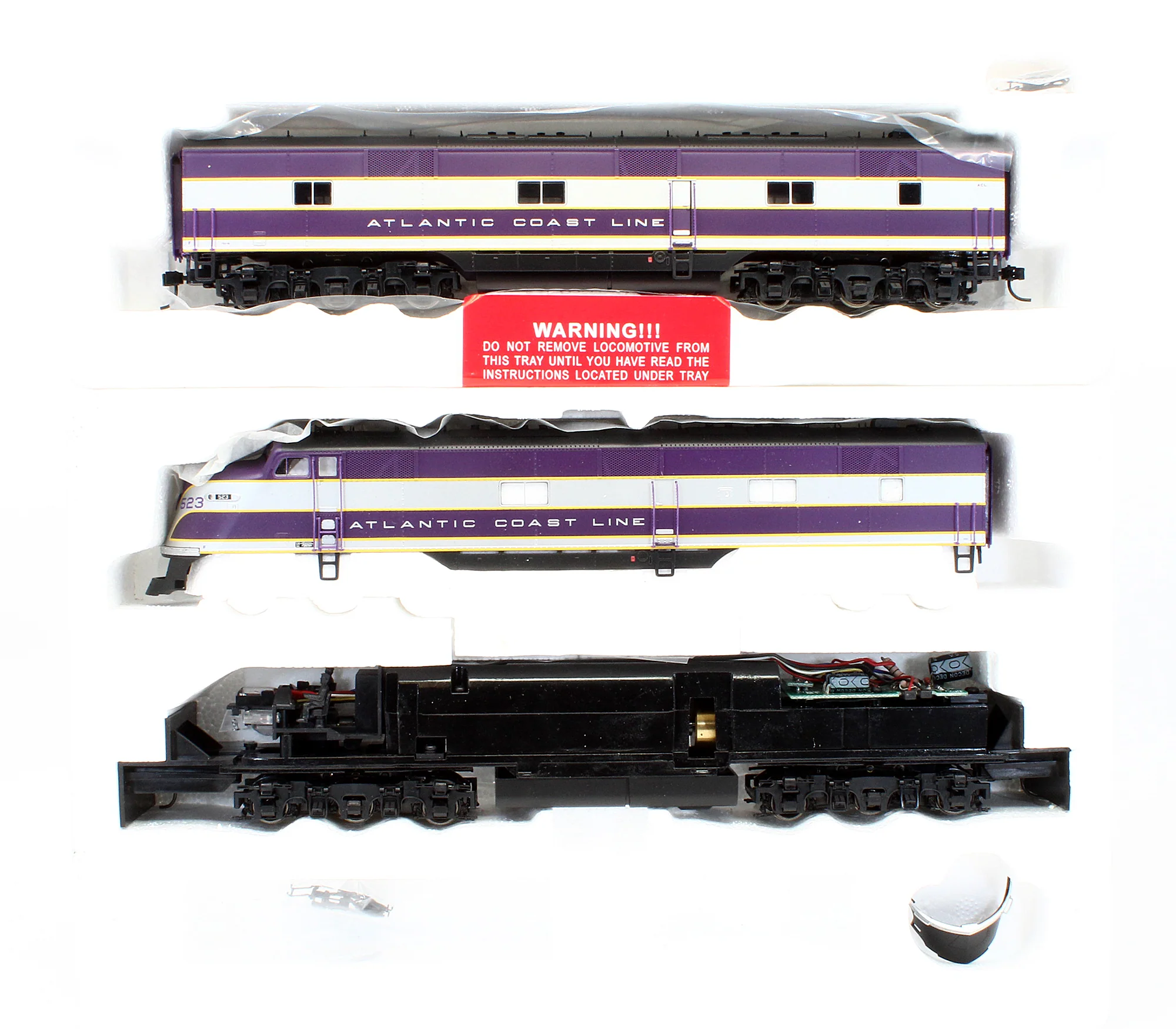 31182-31182 Pre-Owned E6 Diesel Locomotive Atlantic Coast Line - Road #523 W/Mars Light + E6B Locomotive - Road #753B
