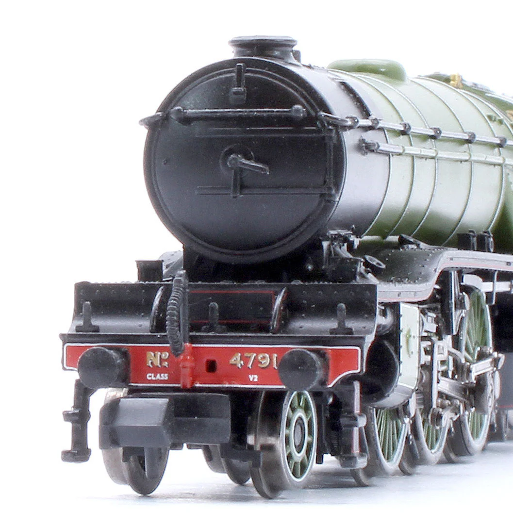 372-610 LNER V2 4791 LNER Lined Green (Original) Steam Locomotive - Image 9