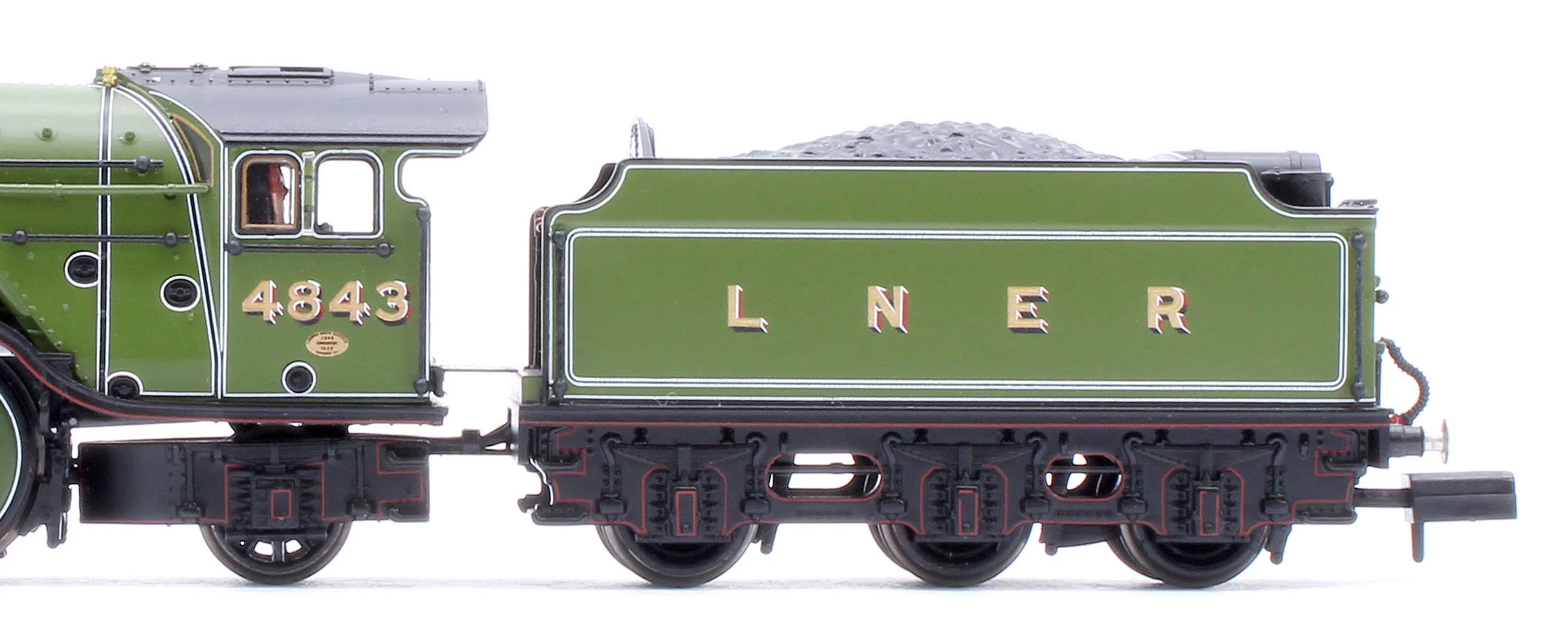 372-611 LNER V2 4843 'Kings Own Yorkshire Light Infantry' LNER Lined Green Steam Locomotive - Image 8