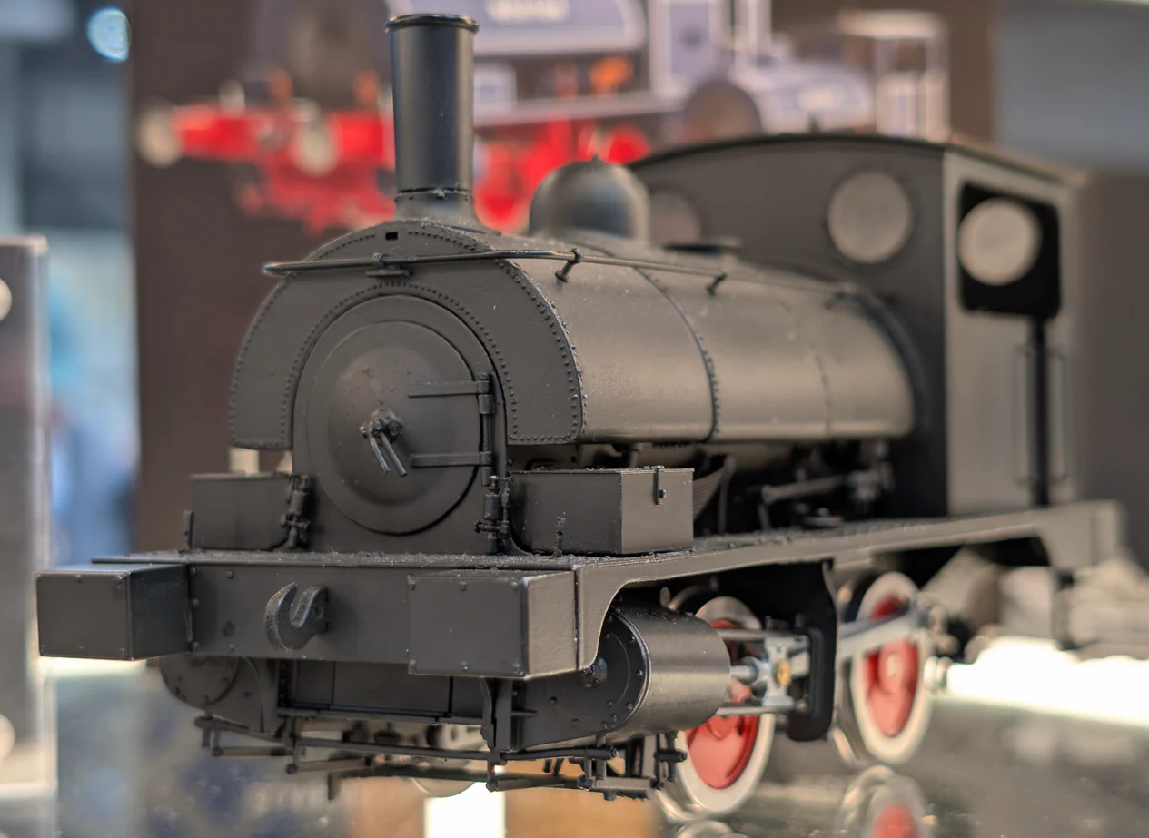 E1047 LYR 'Pug' 0-4-0ST 51229 BR Black Late Crests Steam Locomotive - Image 3