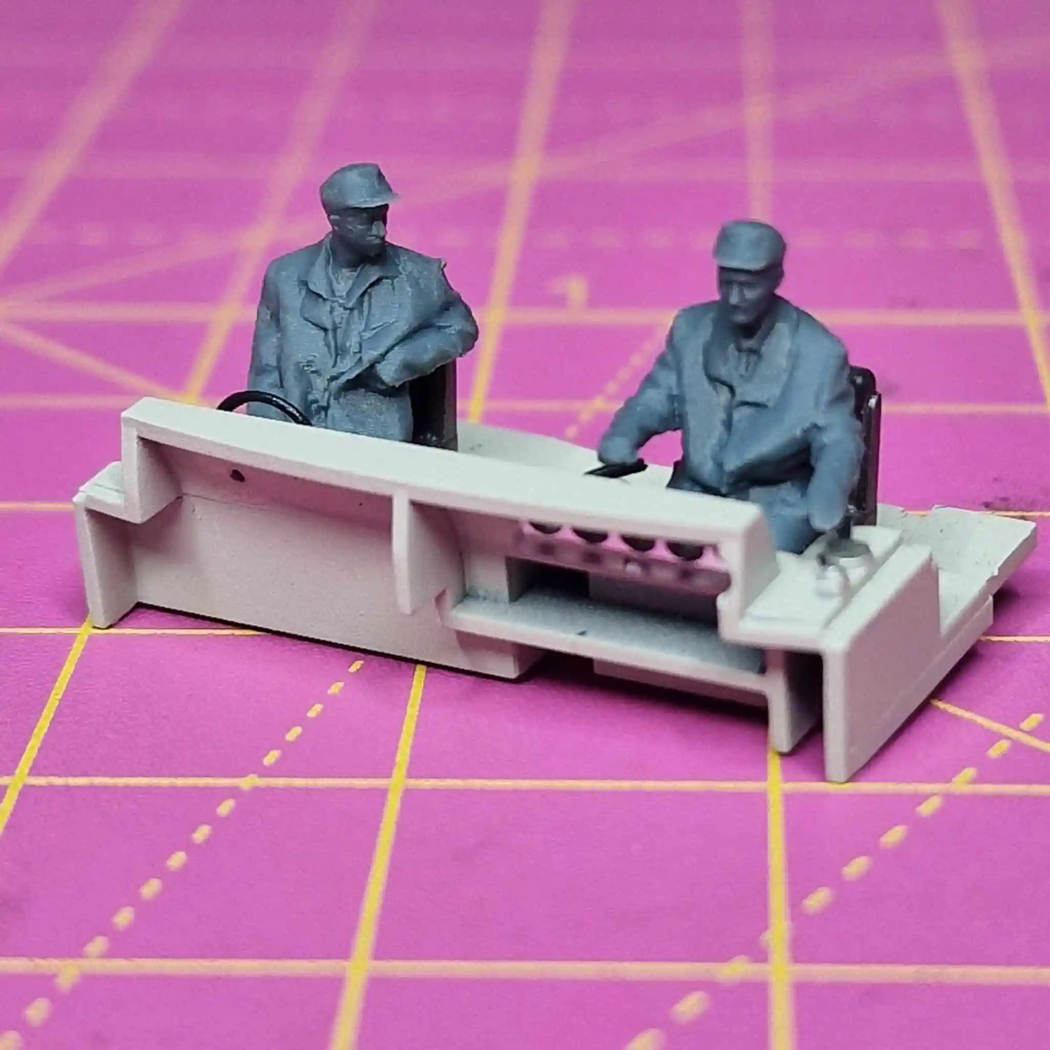 10232-076 OO Gauge Loco Specific Crew - Class 25 Late BR Crew Pack - Image 3