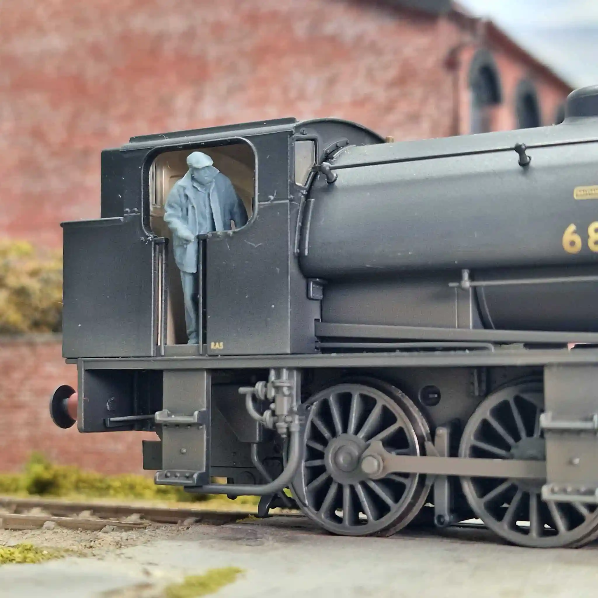 11254-076 OO Gauge Loco Specific Crew - J94 Austerity BR Crew Pack 1 - Image 3