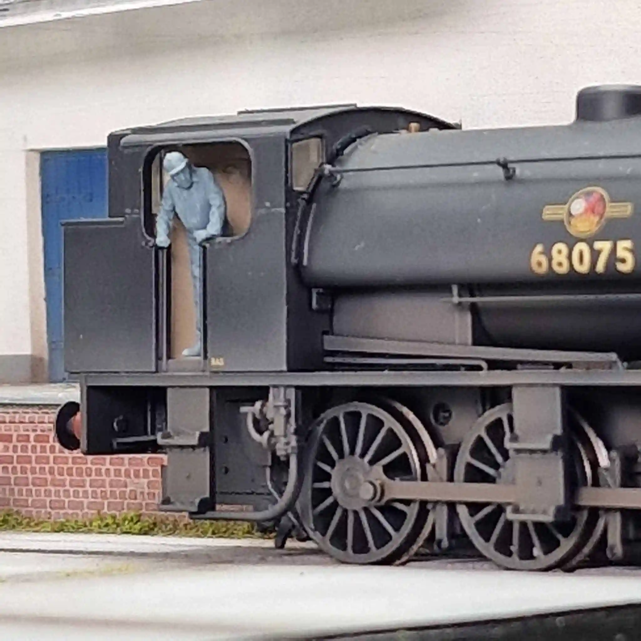 11255-148 N Gauge Loco Specific Crew - J94 Austerity BR Crew Pack 2 - Image 3