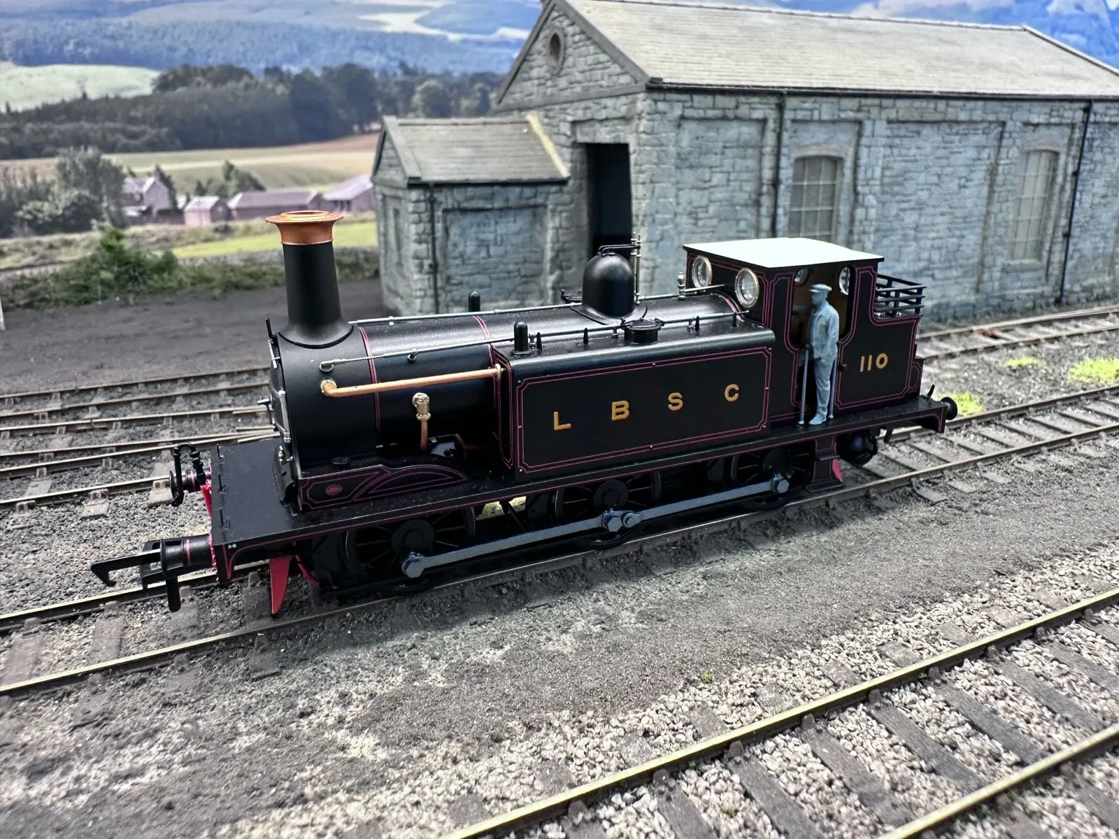 11287-043 O Gauge Railway & Lineside - LBSCR E1 Crew - Image 3