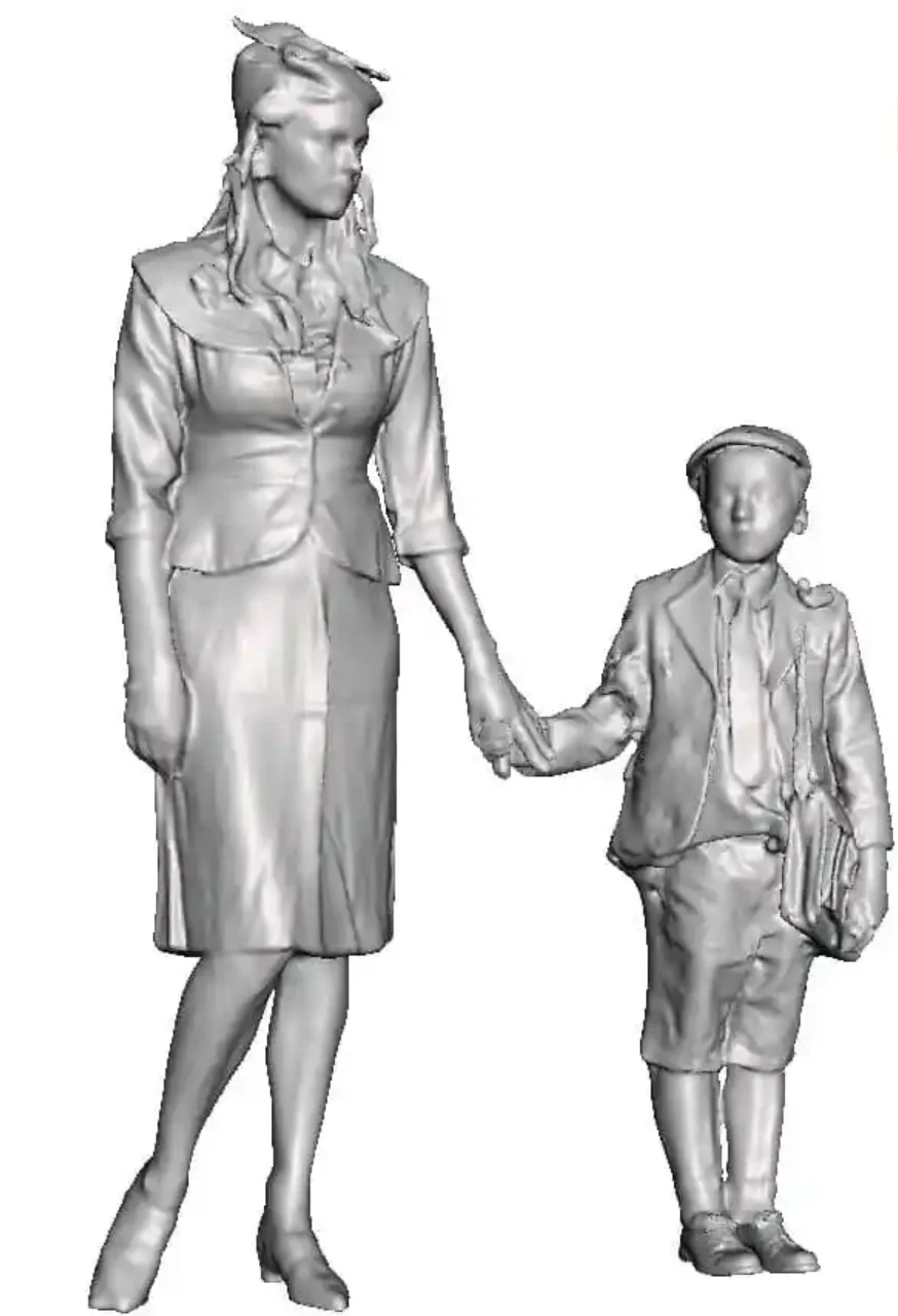 1552-148 N Gauge - Town & Country - 1940s Woman and Child
