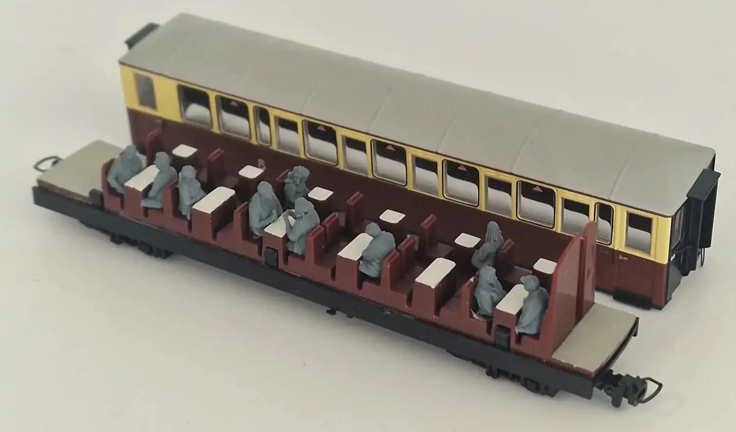 1782-148 N Gauge Railway & Lineside - Tin Car Passenger Pack - Image 2