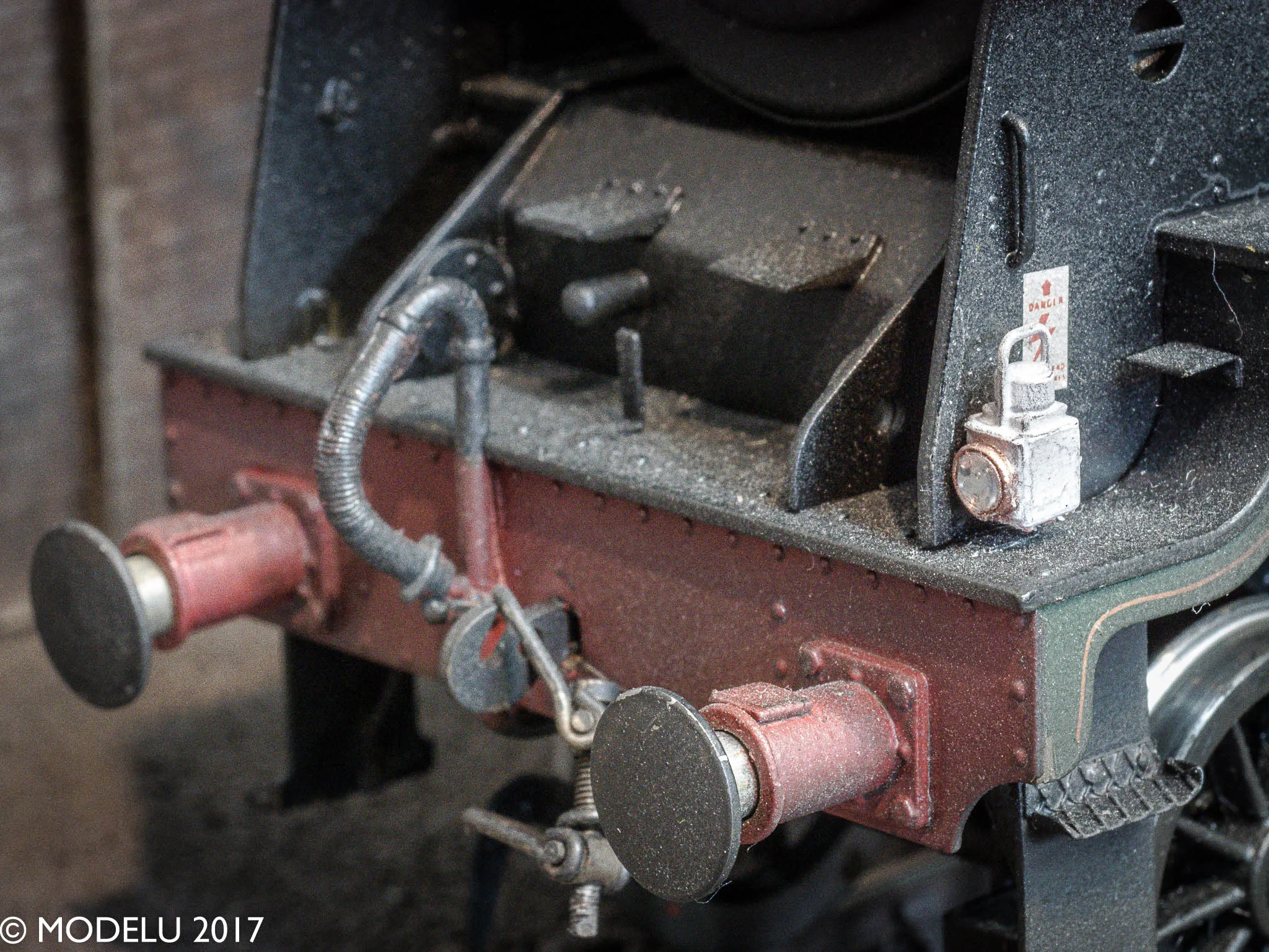 2066-076R OO Gauge LMS BR (M) Loco Lamps Pack of 5 - Red Lense - Image 3