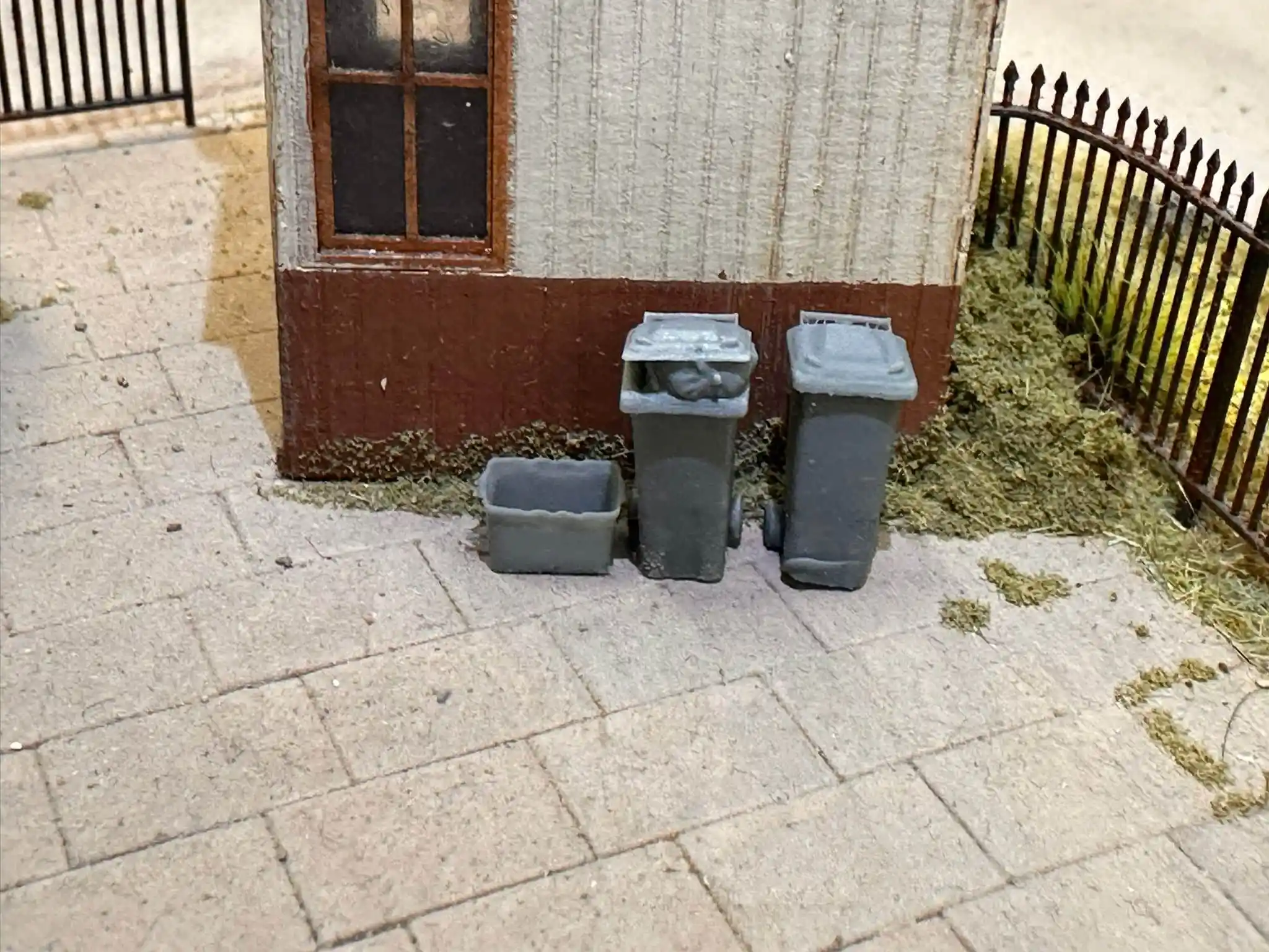 2677-076 OO Gauge Trade & Services - Refuse Collection - Image 2