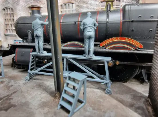 2713-148 N Gauge Loco & Diesel Depot - Workshop Steps Loco Shed Detailing - Pack of 2 - Image 2