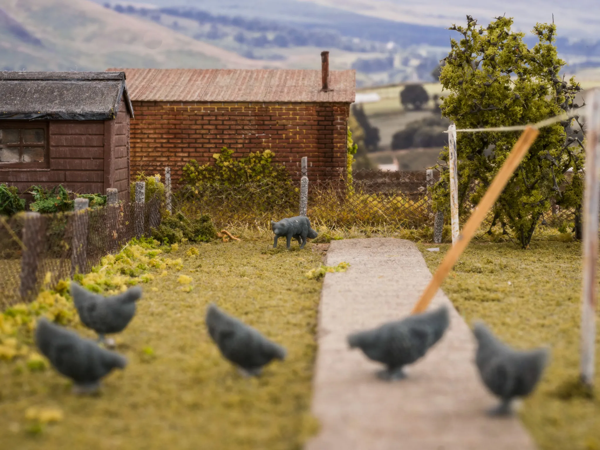 31101-076 OO Gauge Pets, Wildlife & Livestock - Foxes - Pack of 2 - Image 2