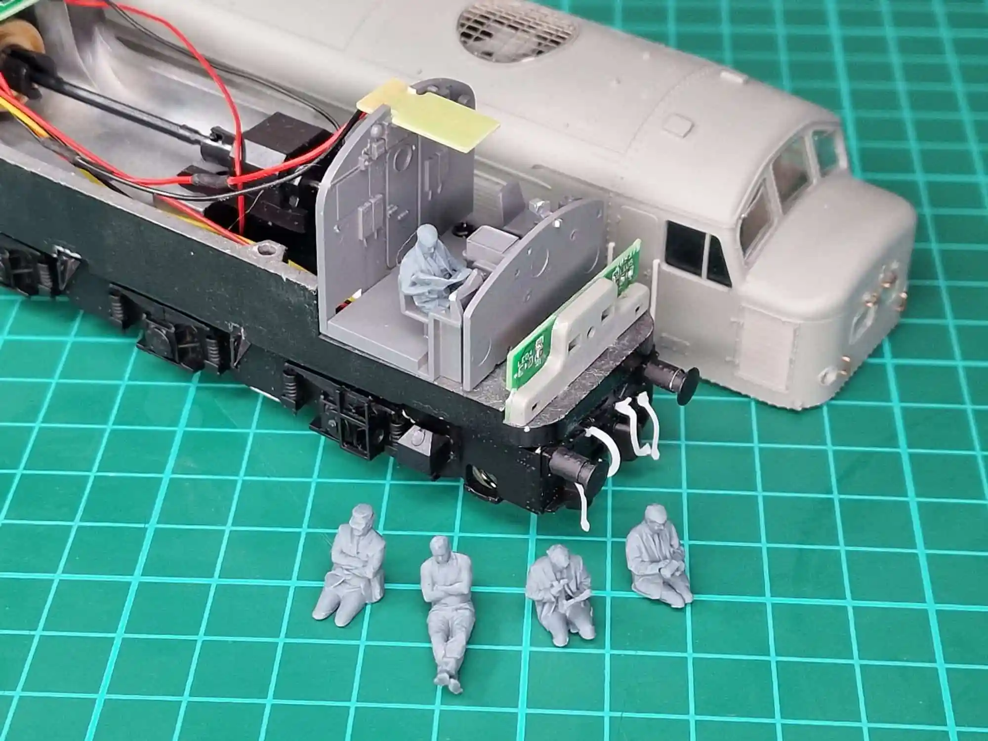 91100-076 OO Gauge 1968-1995 British Rail - Second Man Bundle - Image 2