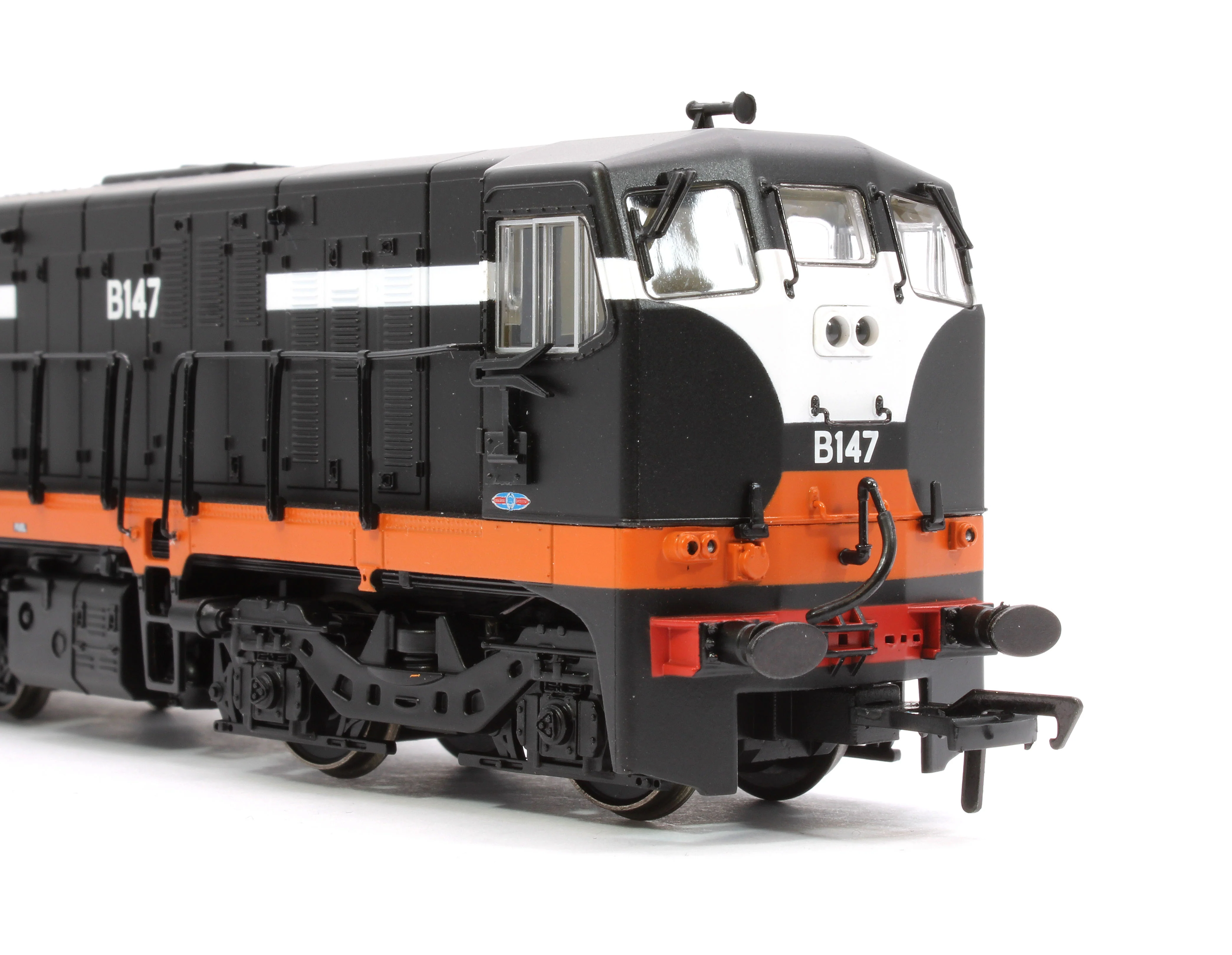 MM0147A Class 141 Córas Iompair Éireann (CIE) Black/Tan No. 147 Diesel Locomotive - Image 10