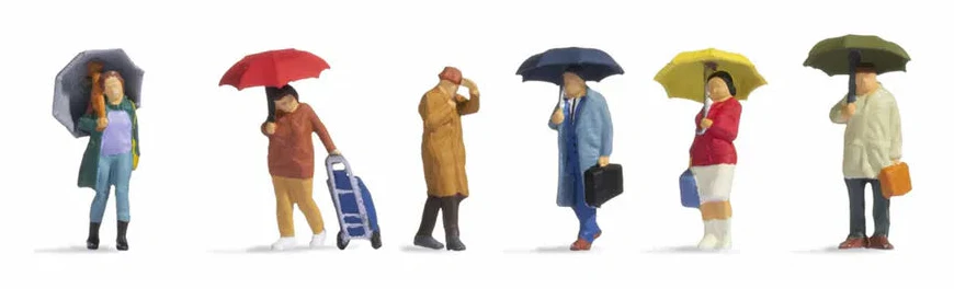 N15523 People in the Rain (6) Figure Set