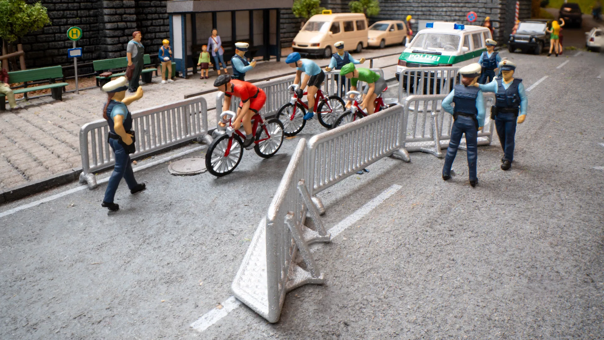 N16290 Cycling Race Themed Figure Set