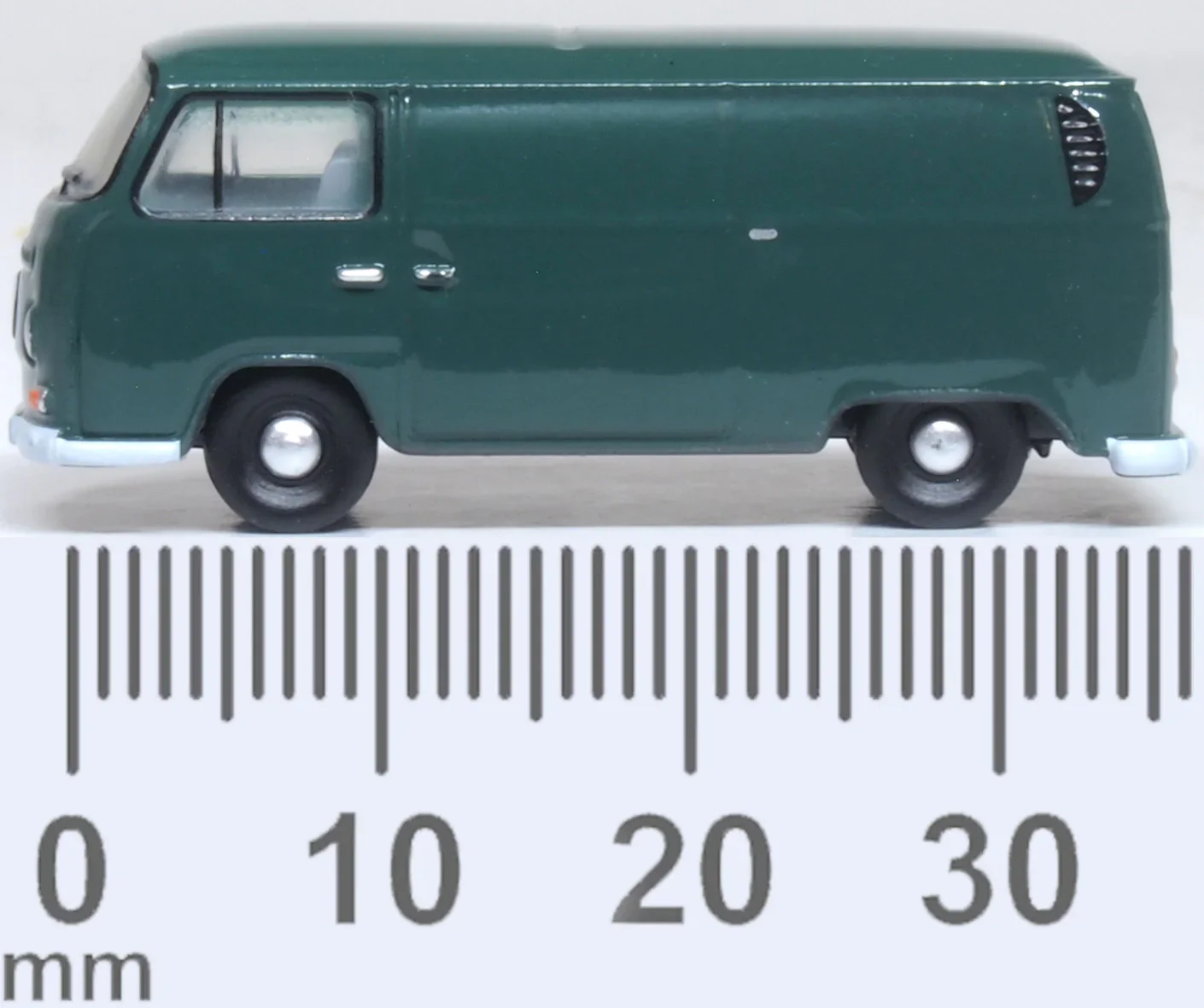 120VW001 Volkswagen Bay Window T2 Van Peru Green - Image 6