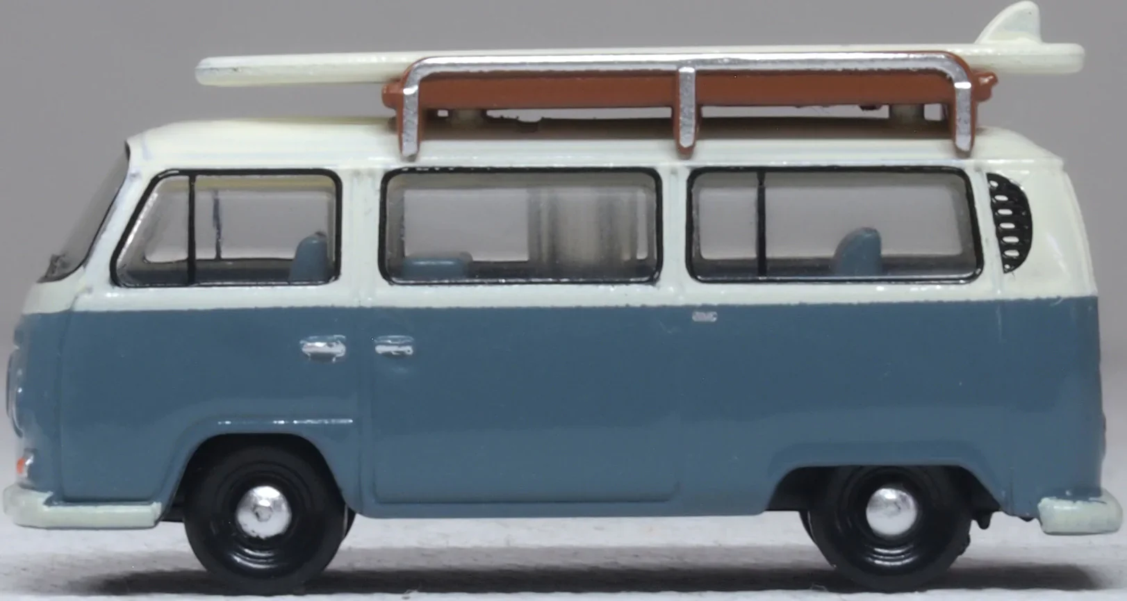 120VW003 VW Bay Window T2 Bus/Surfboards Fiord Blue/Arcona White - Image 2